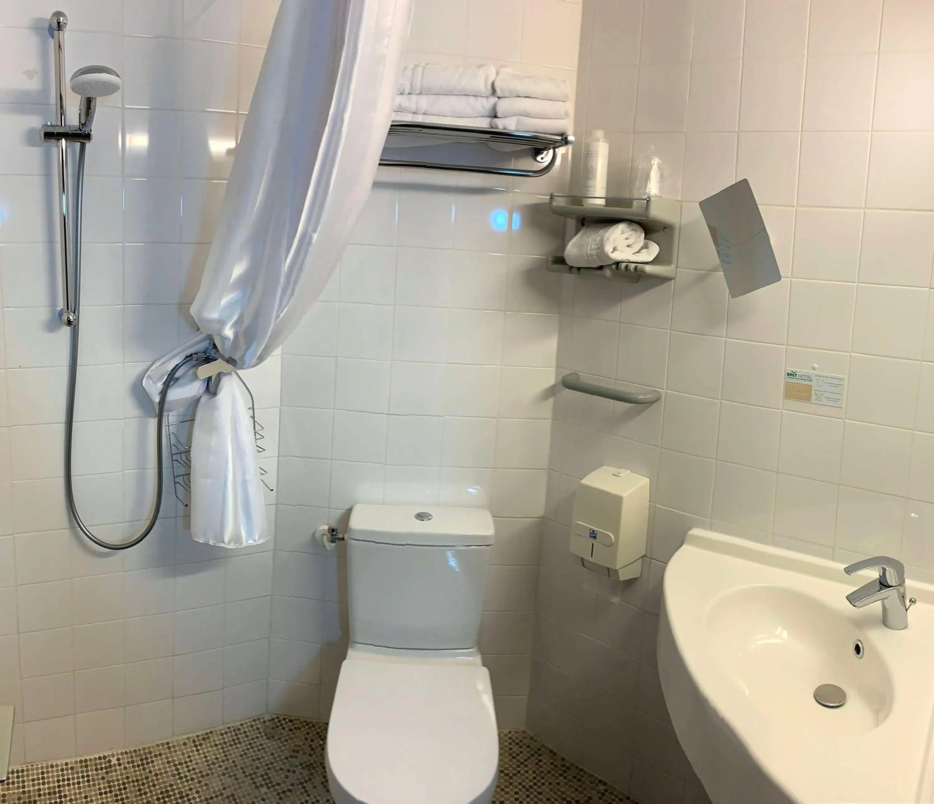 Bathroom in Campanile Grenoble Centre Gare