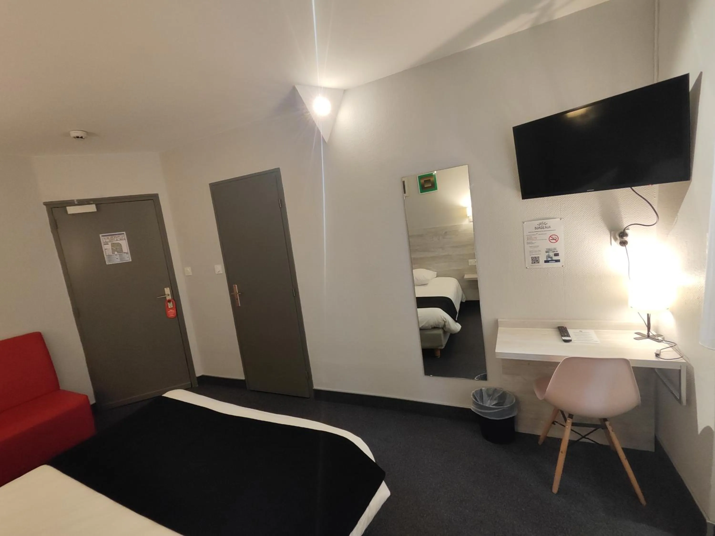 Bed in Campanile Grenoble Centre Gare