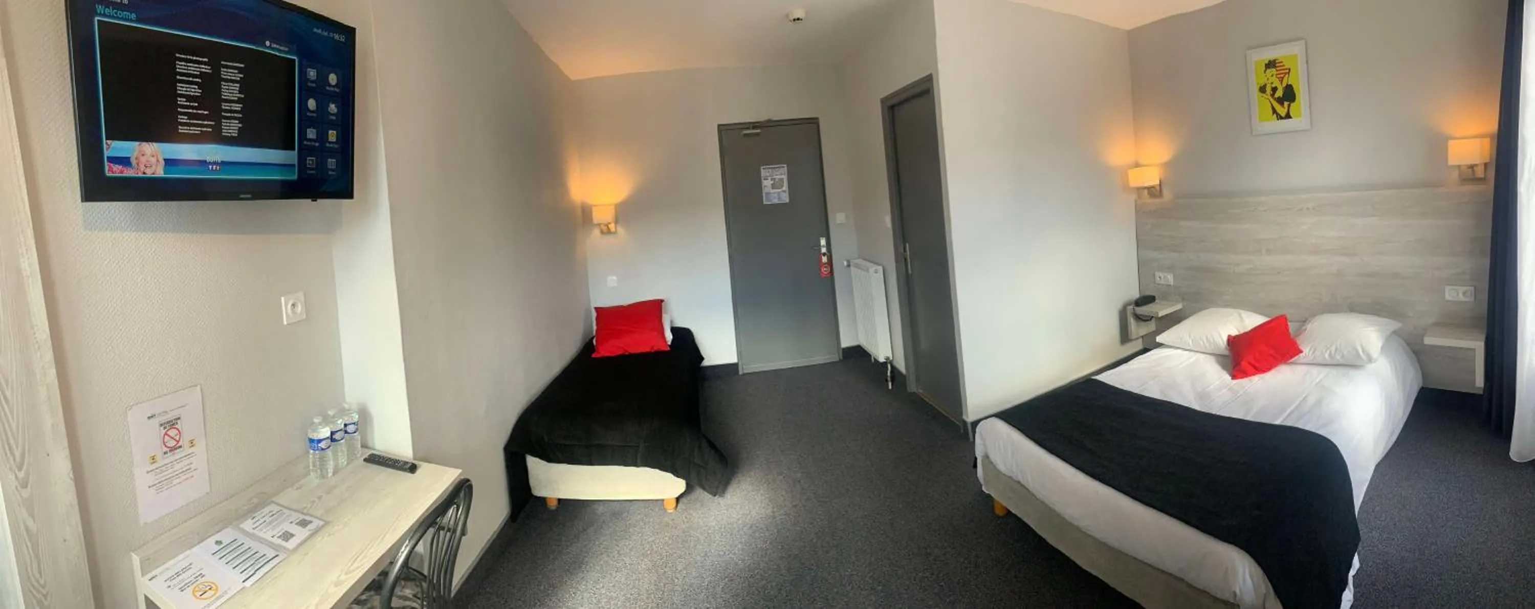 Photo of the whole room, Bed in Campanile Grenoble Centre Gare