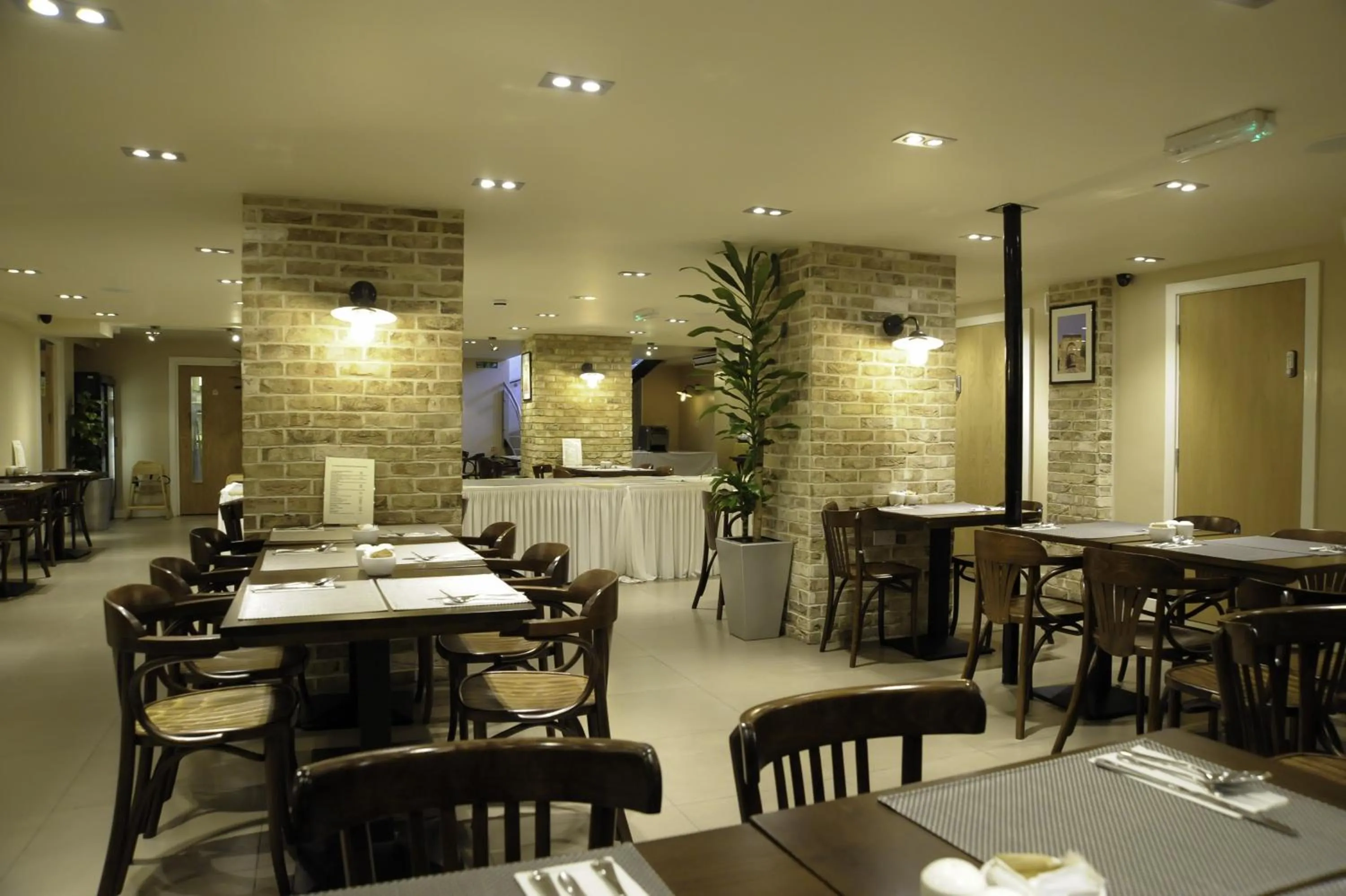 Restaurant/places to eat in Kings Cross Inn Hotel