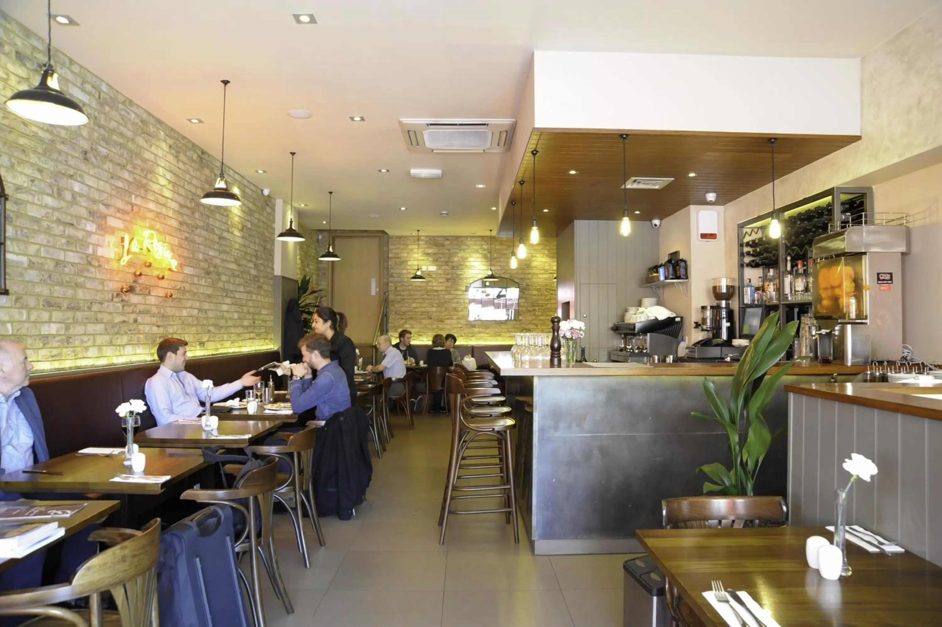 Restaurant/places to eat in Kings Cross Inn Hotel