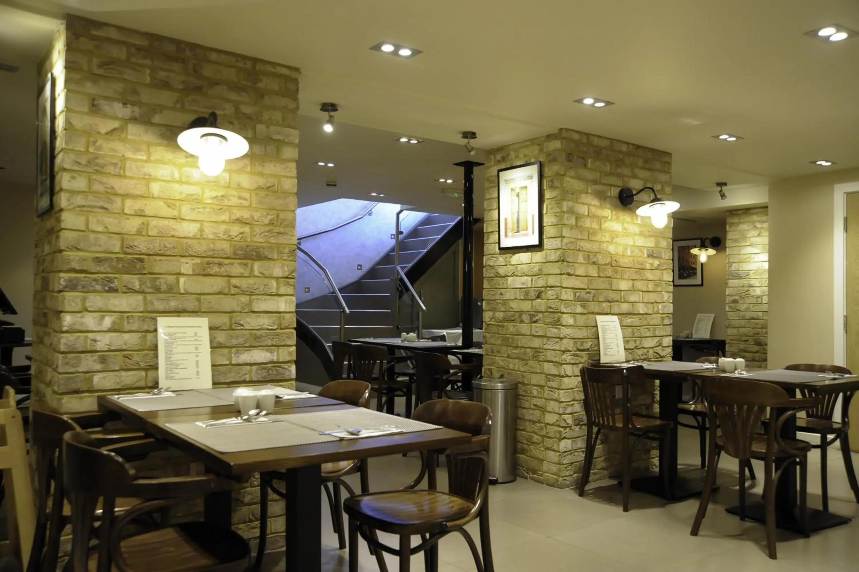 Restaurant/places to eat in Kings Cross Inn Hotel