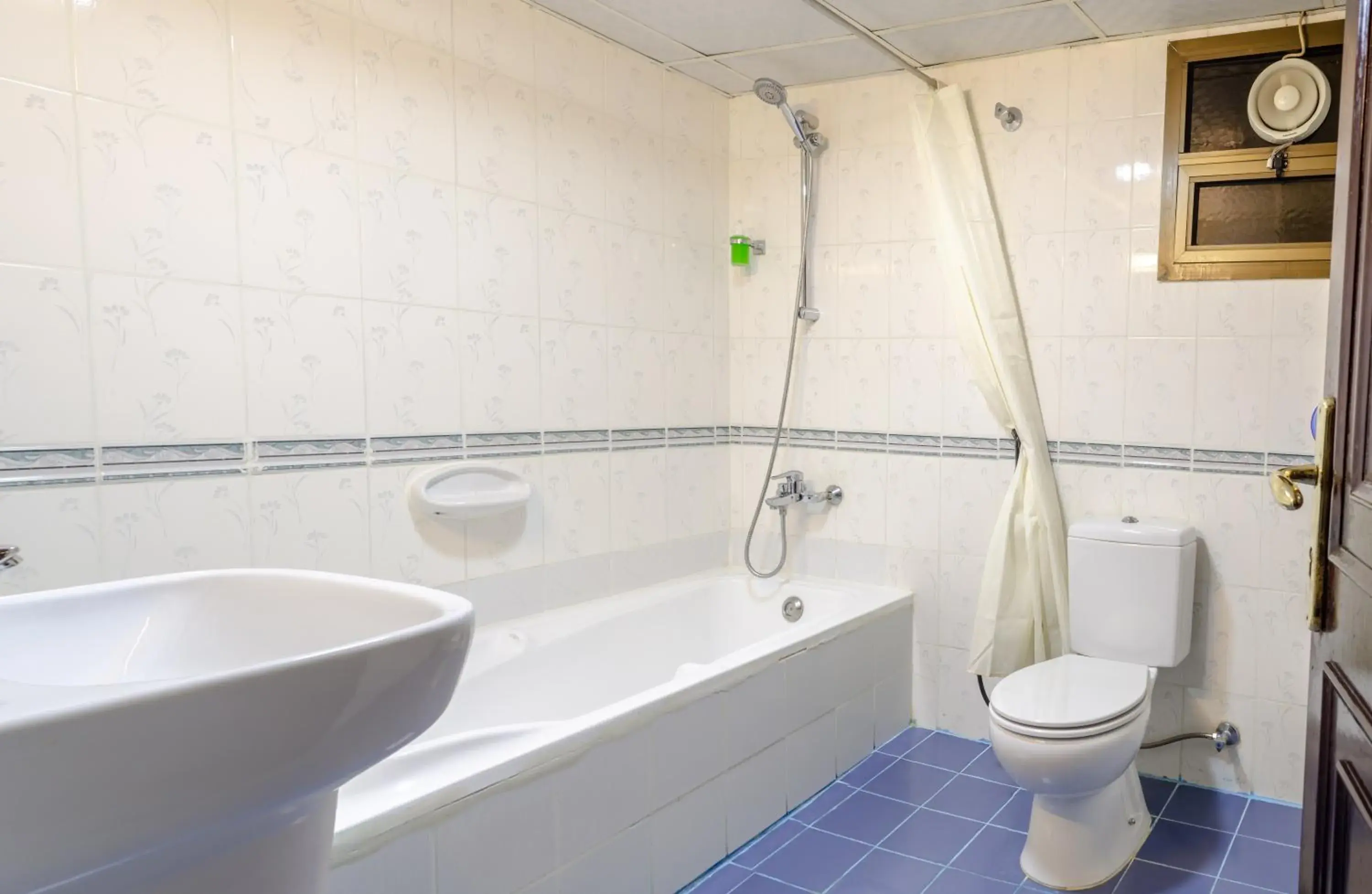 Standard Single Room in Al Karnak Hotel Standard Single Room in Al Karnak Hotel