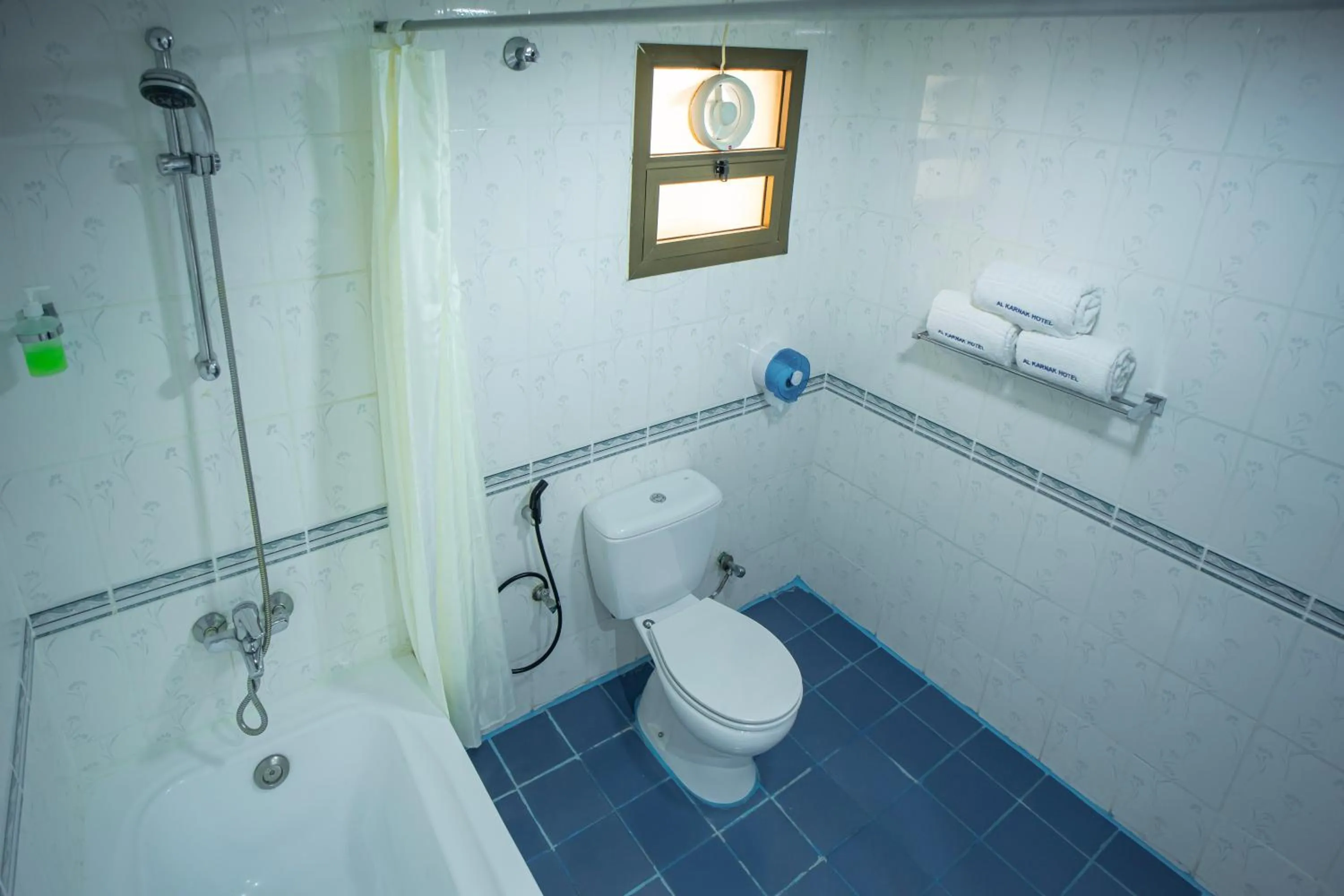 Shower in Al Karnak Hotel