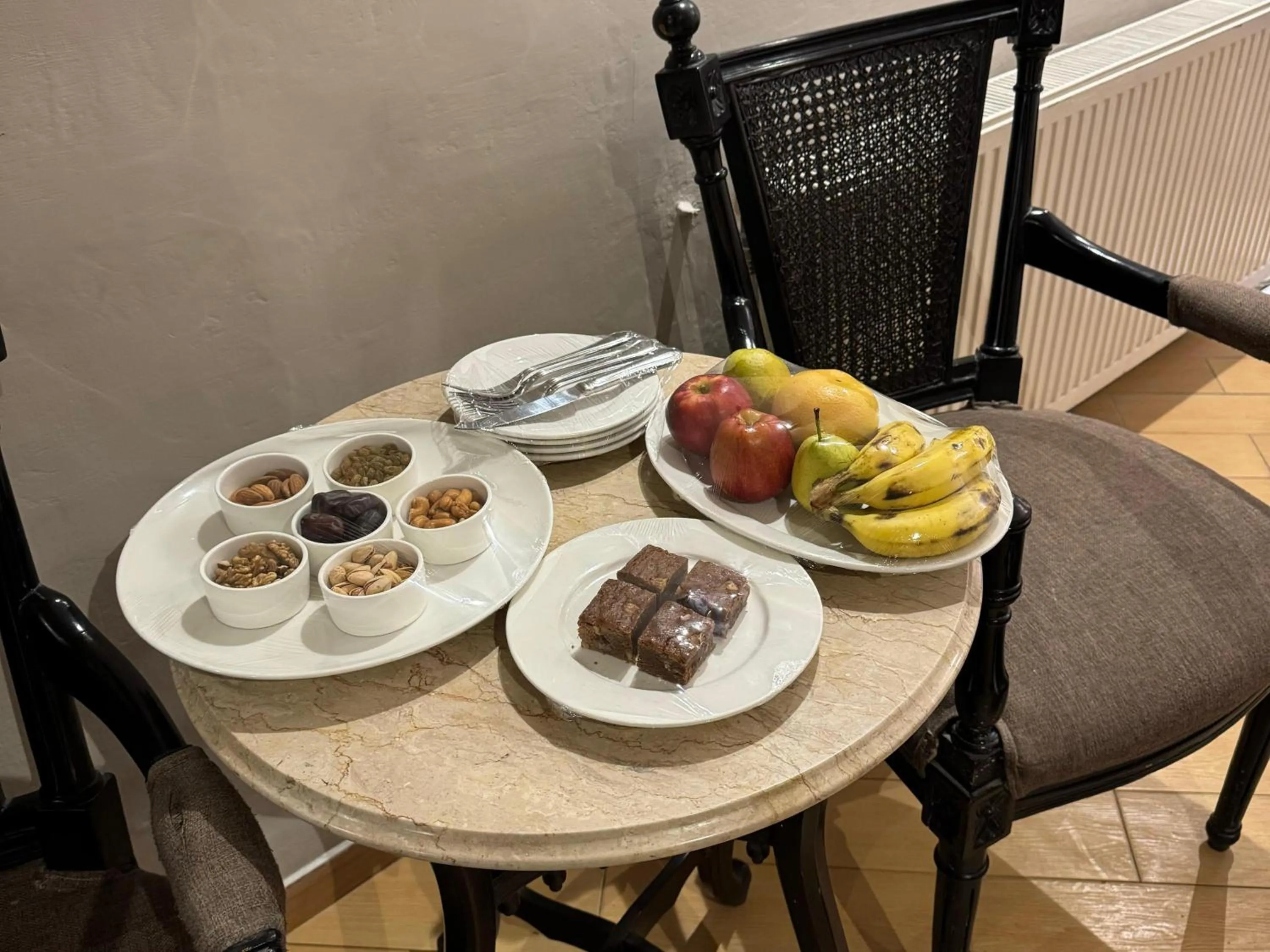 Food and drinks in Maisonette Firhill Hotel & Resort