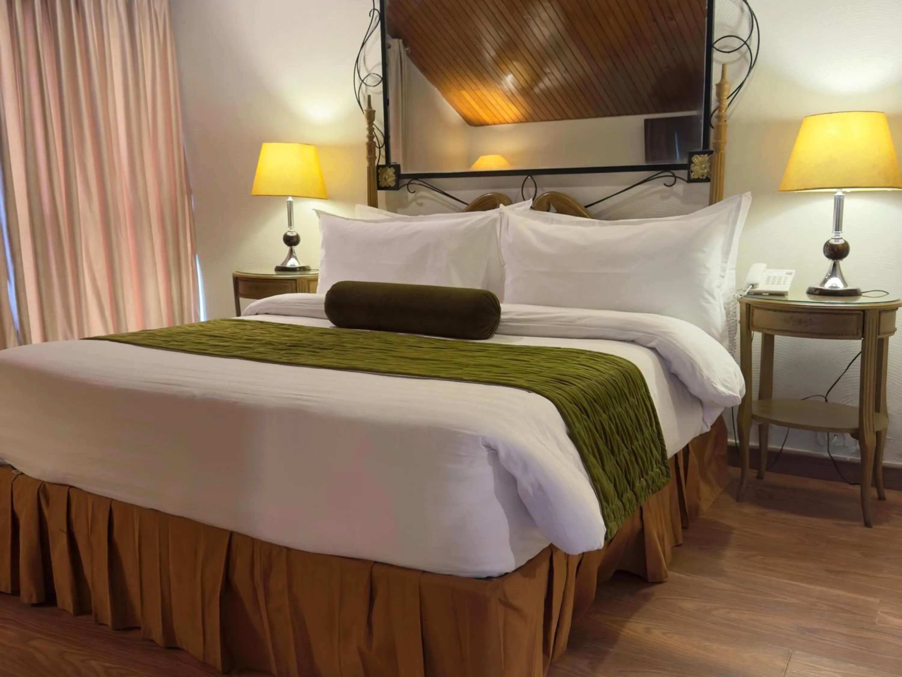 Bed in Maisonette Firhill Hotel & Resort