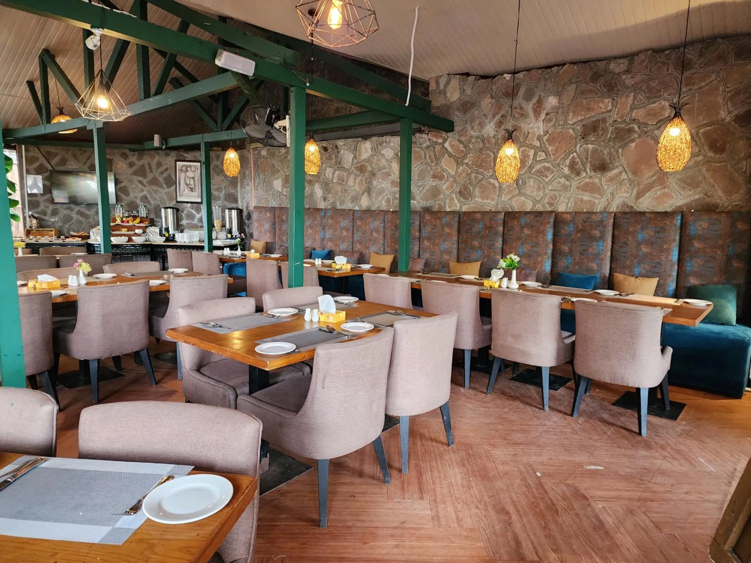 Restaurant/places to eat in Maisonette Firhill Hotel & Resort