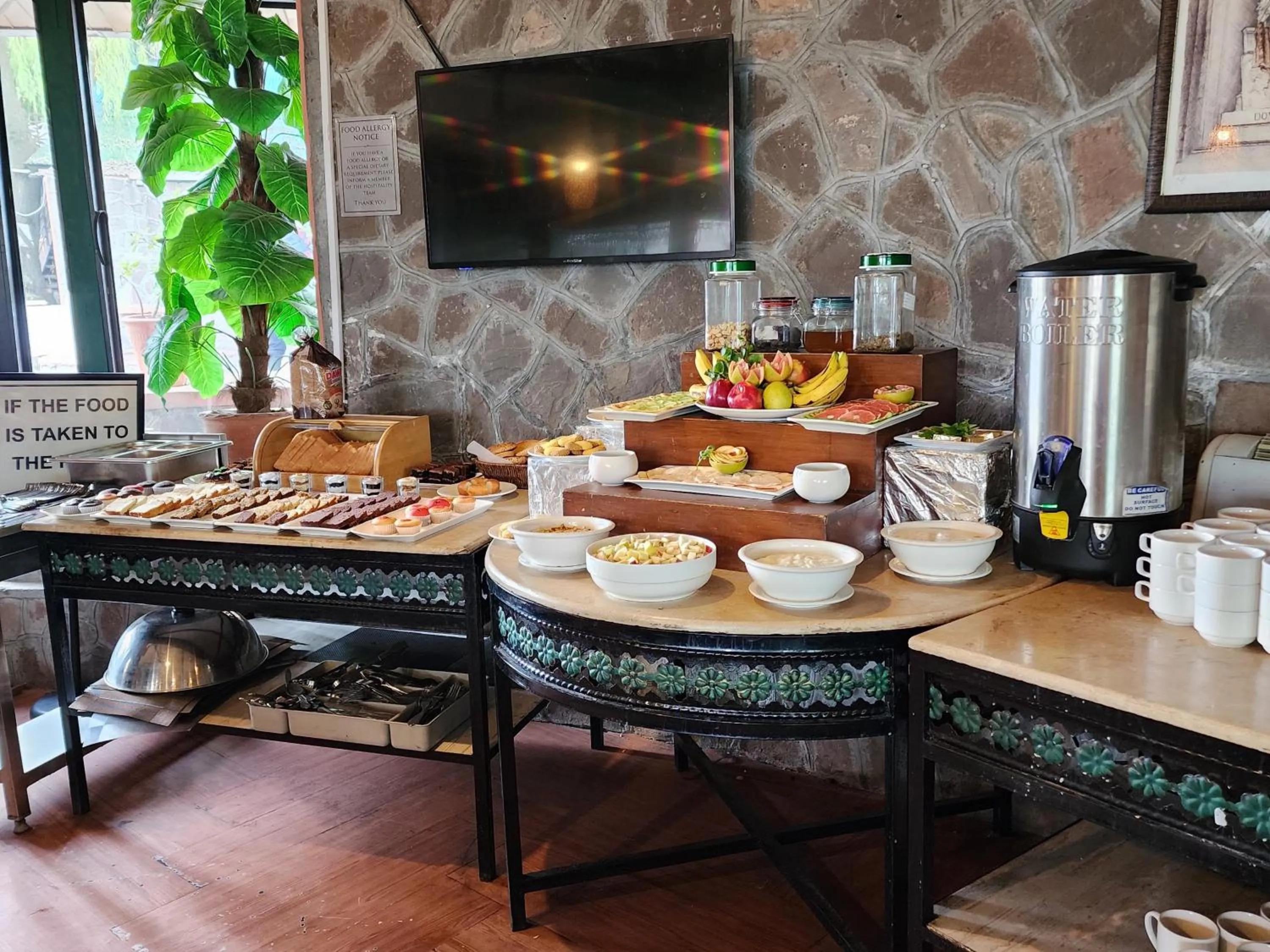 Restaurant/places to eat in Maisonette Firhill Hotel & Resort