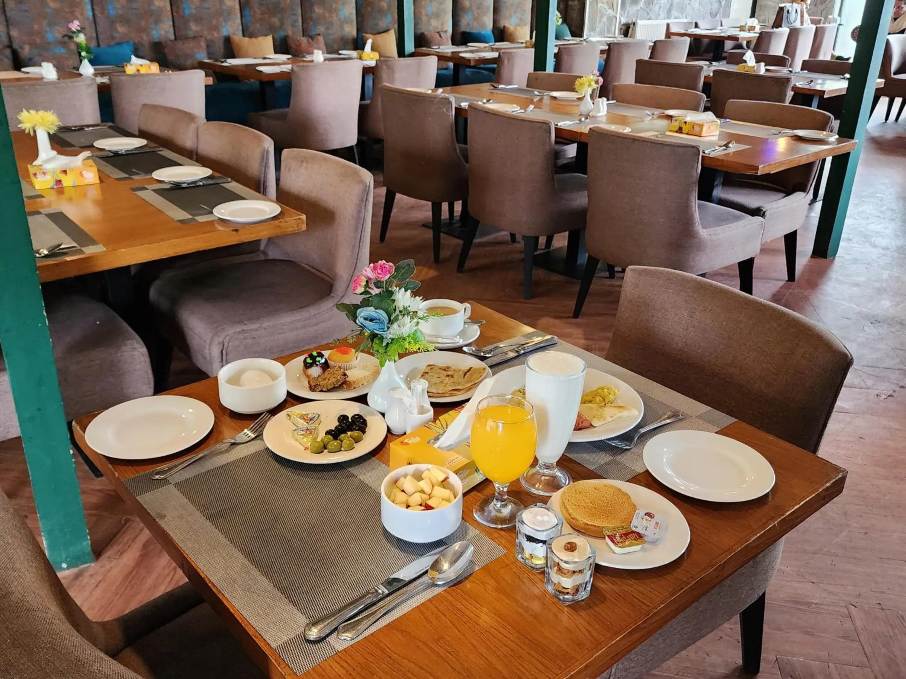 Restaurant/places to eat in Maisonette Firhill Hotel & Resort