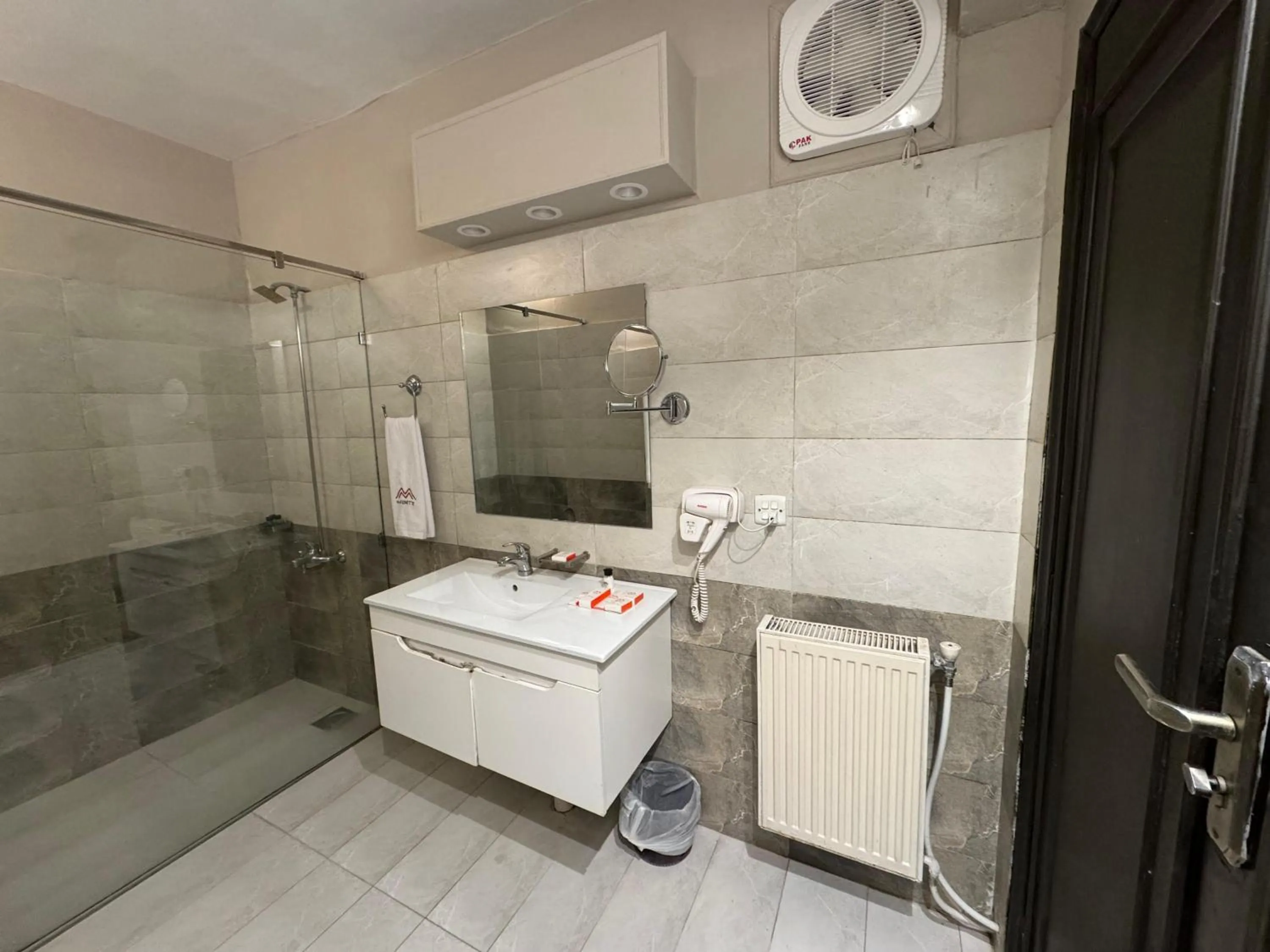 Bathroom in Maisonette Firhill Hotel & Resort