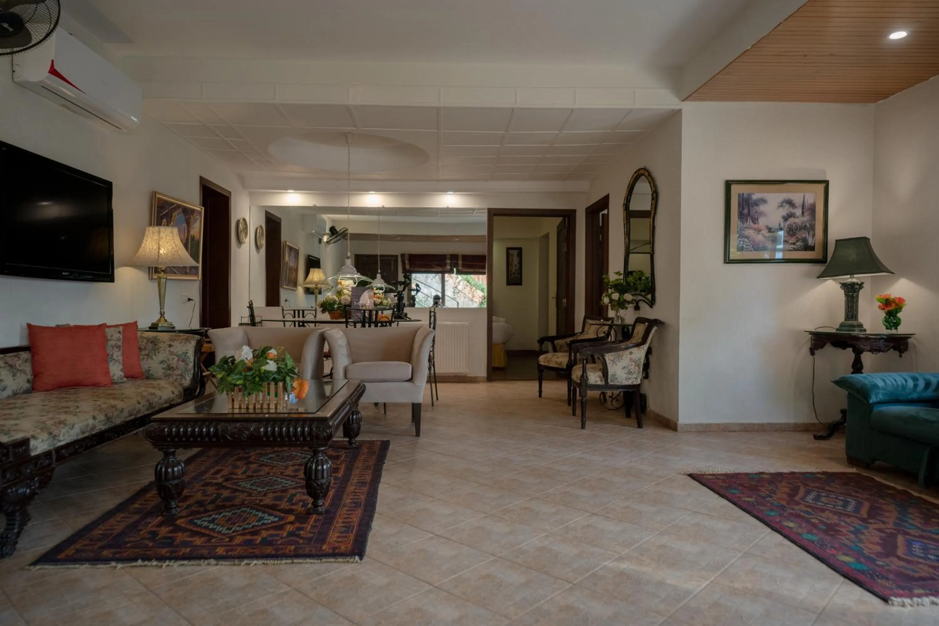 TV and multimedia in Maisonette Firhill Hotel & Resort