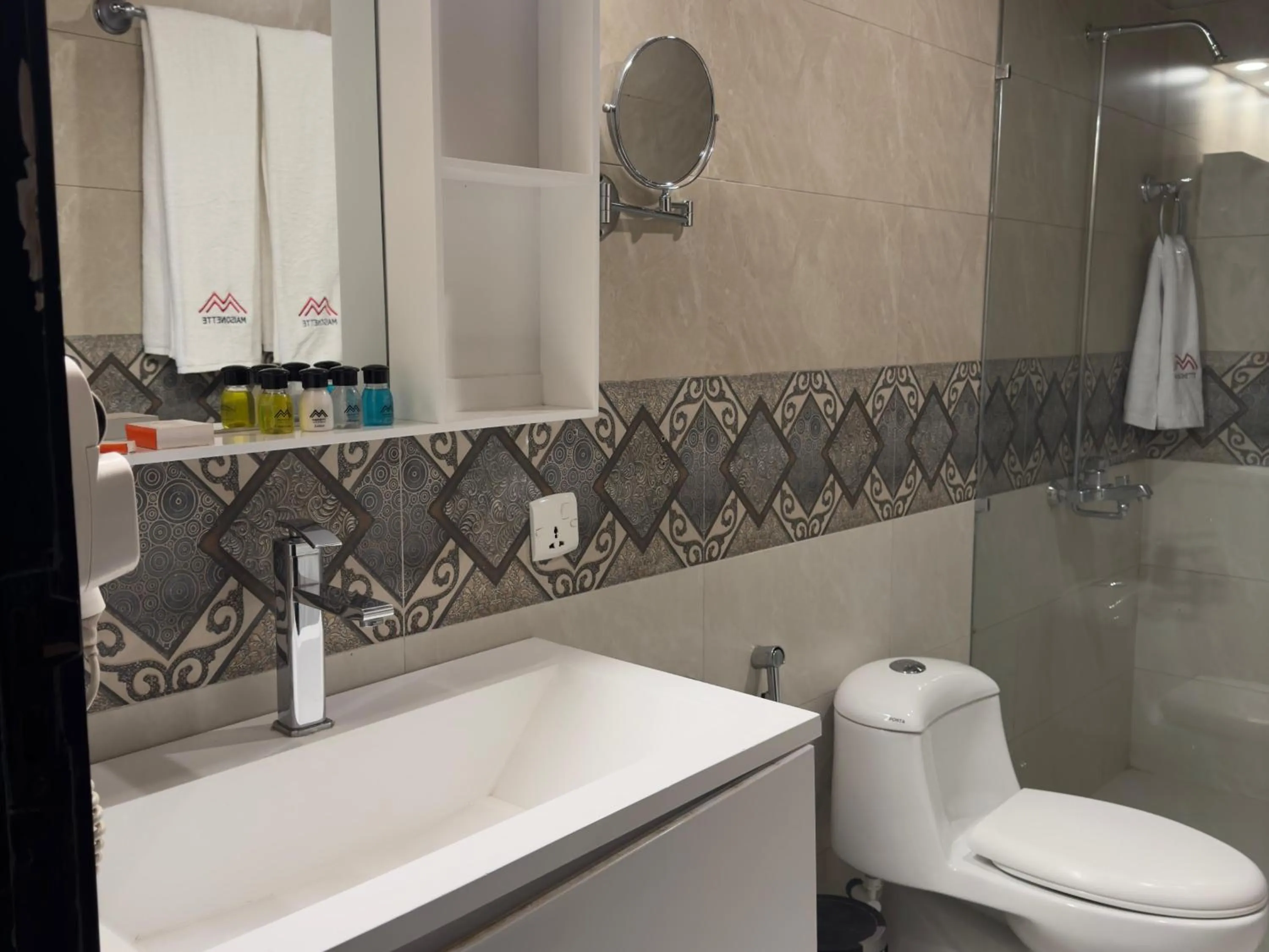 Shower in Maisonette Firhill Hotel & Resort