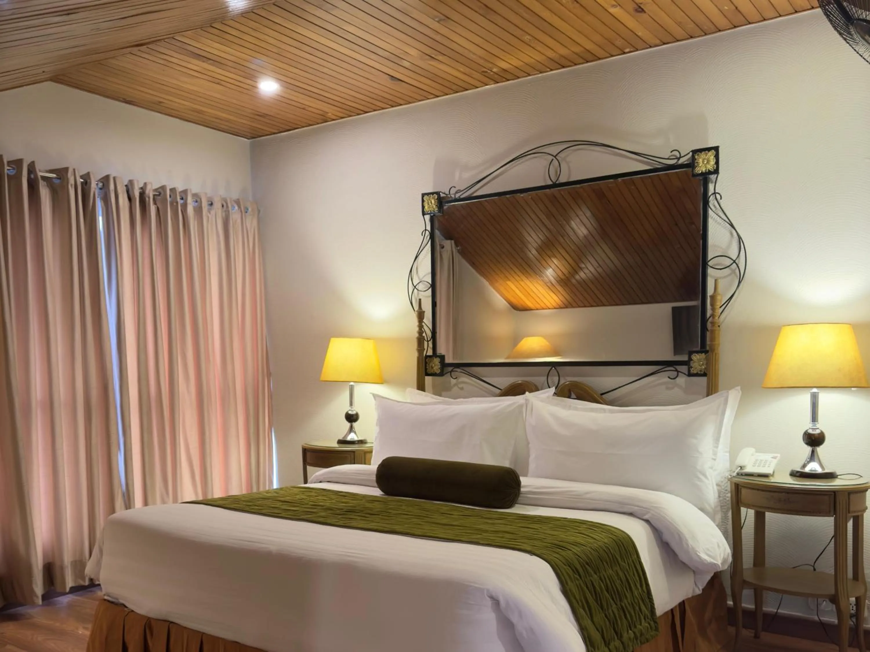 Bed in Maisonette Firhill Hotel & Resort