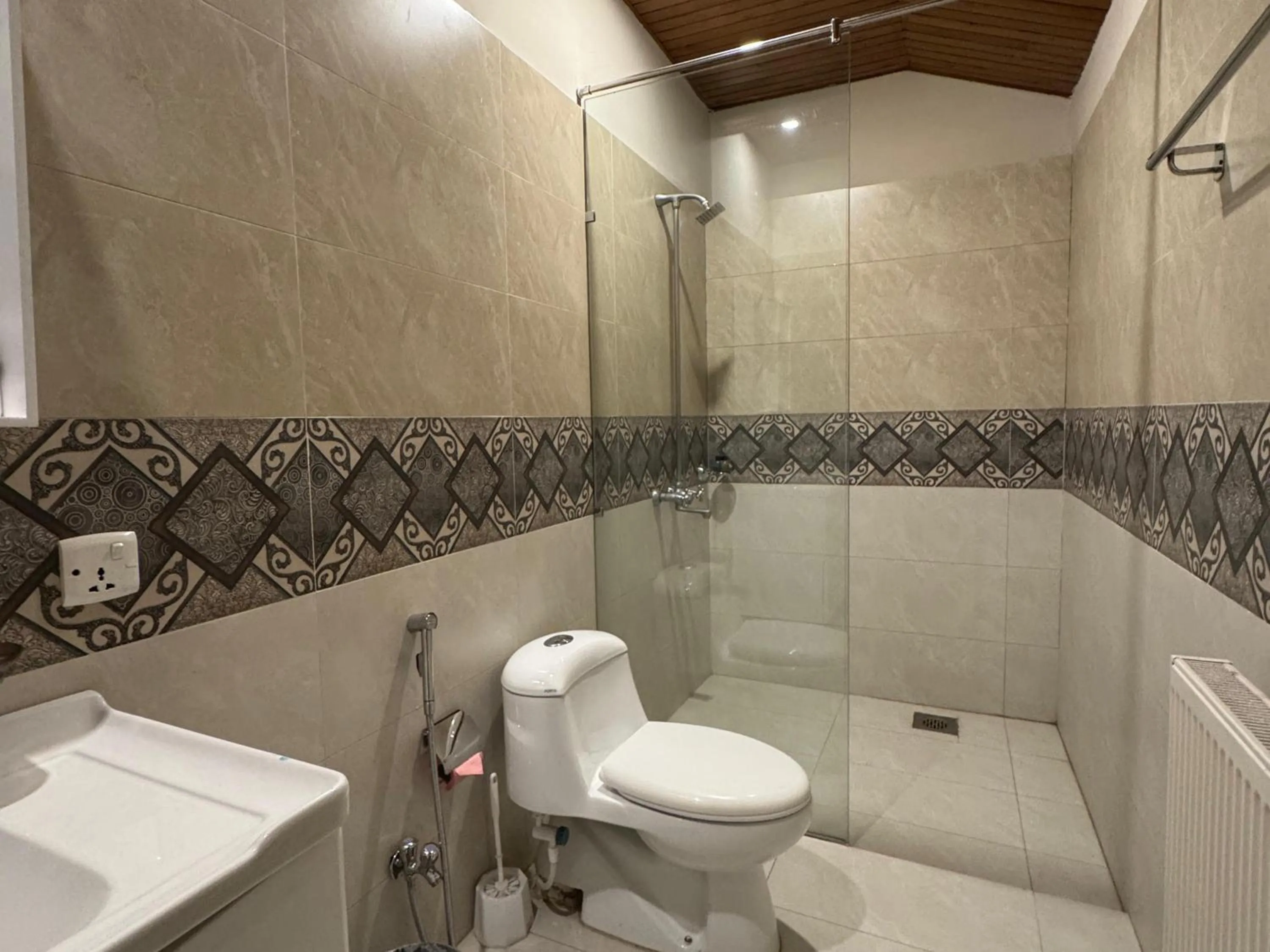 Shower in Maisonette Firhill Hotel & Resort