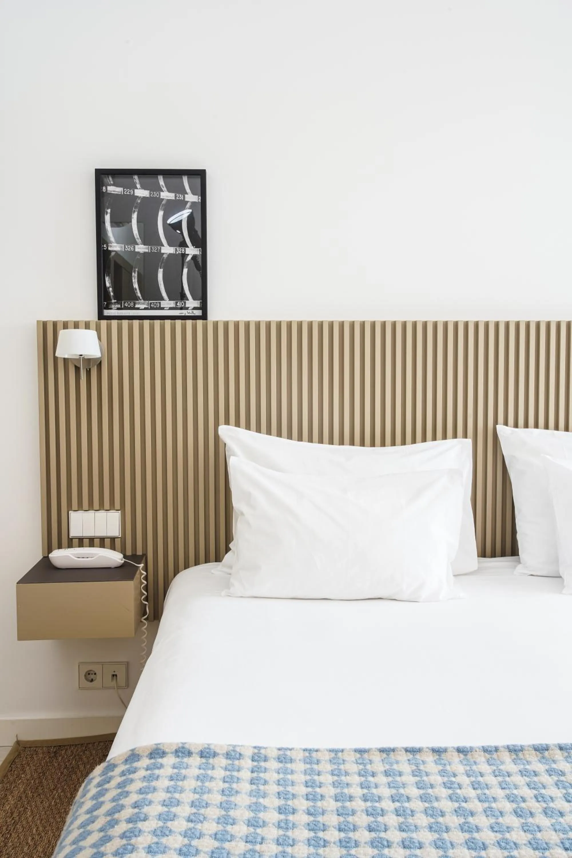 Bedroom, Bed in Memmo Baleeira - Design Hotels