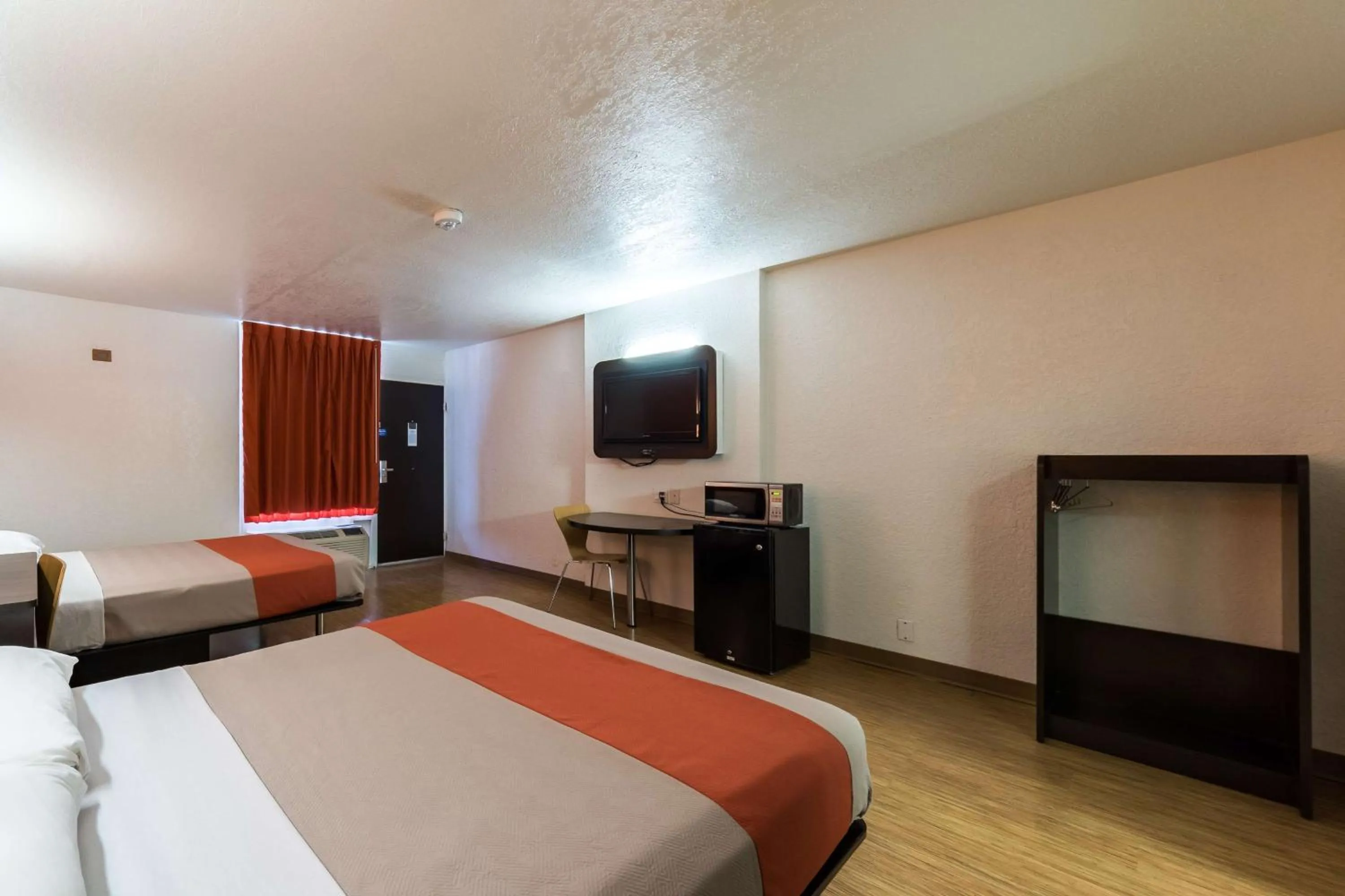 Bedroom, Bed in Motel 6-Uvalde, TX