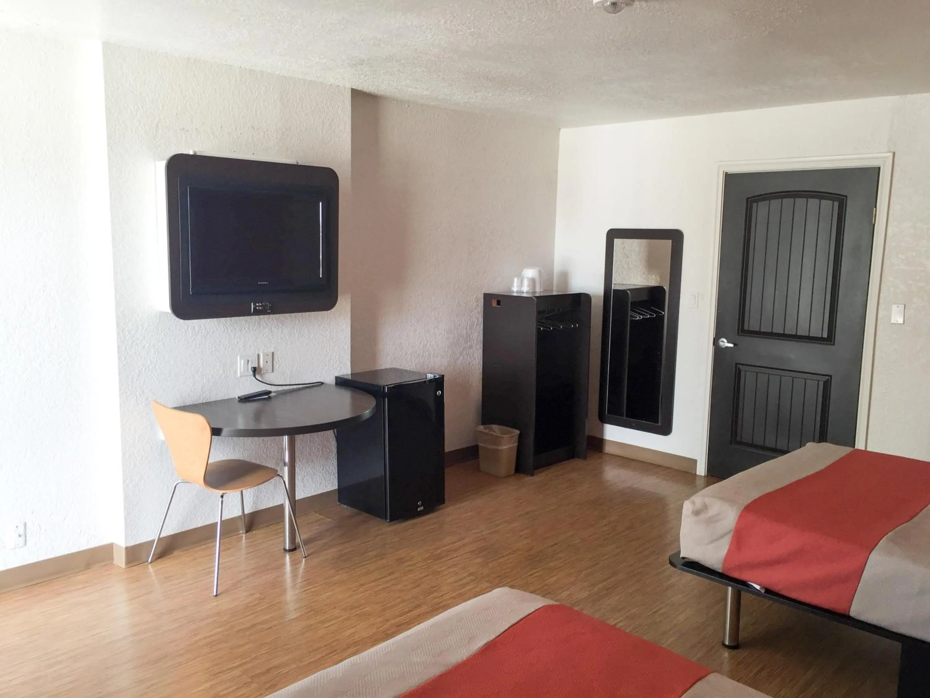 Photo of the whole room, Bed in Motel 6-Uvalde, TX