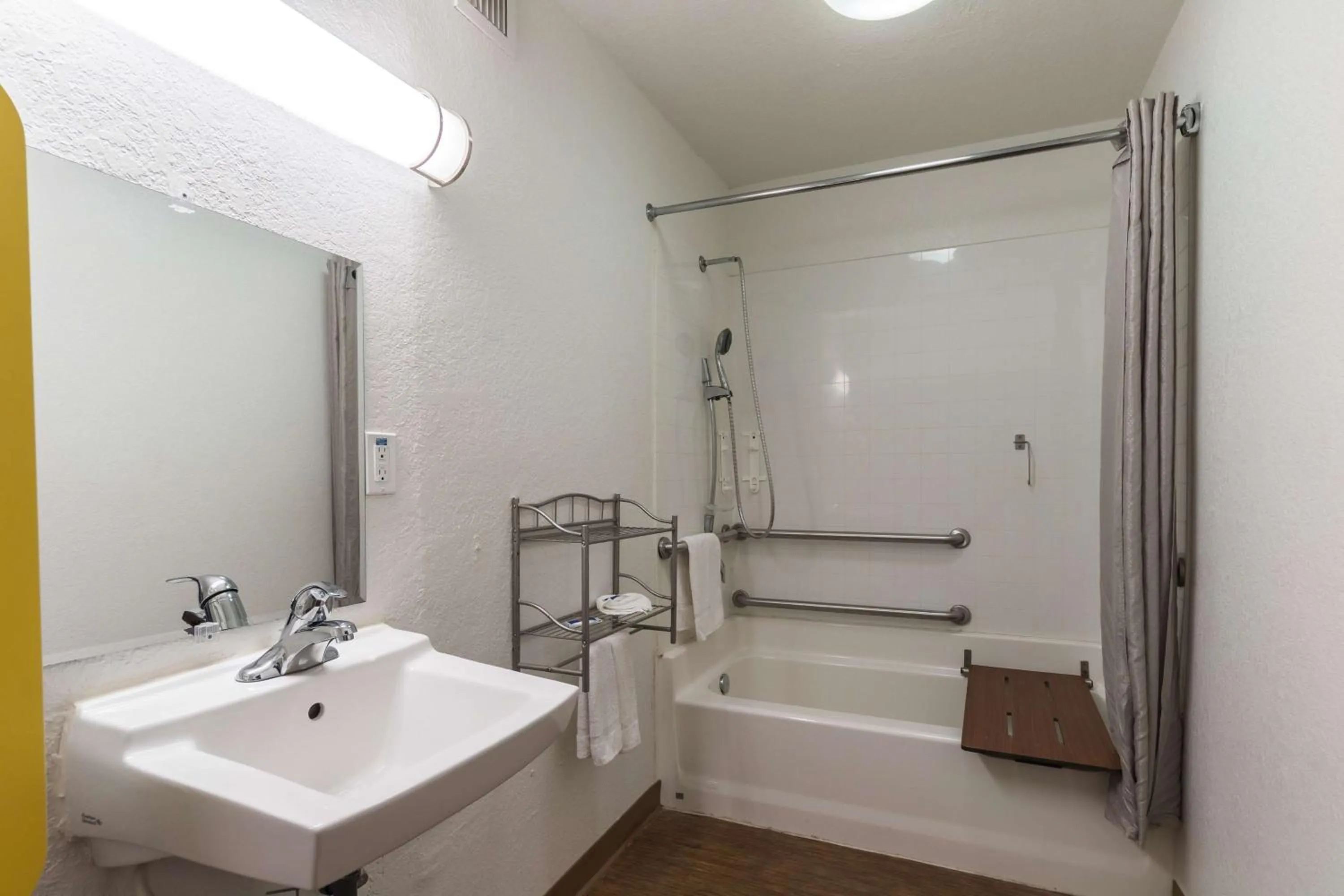 Shower in Motel 6-Uvalde, TX