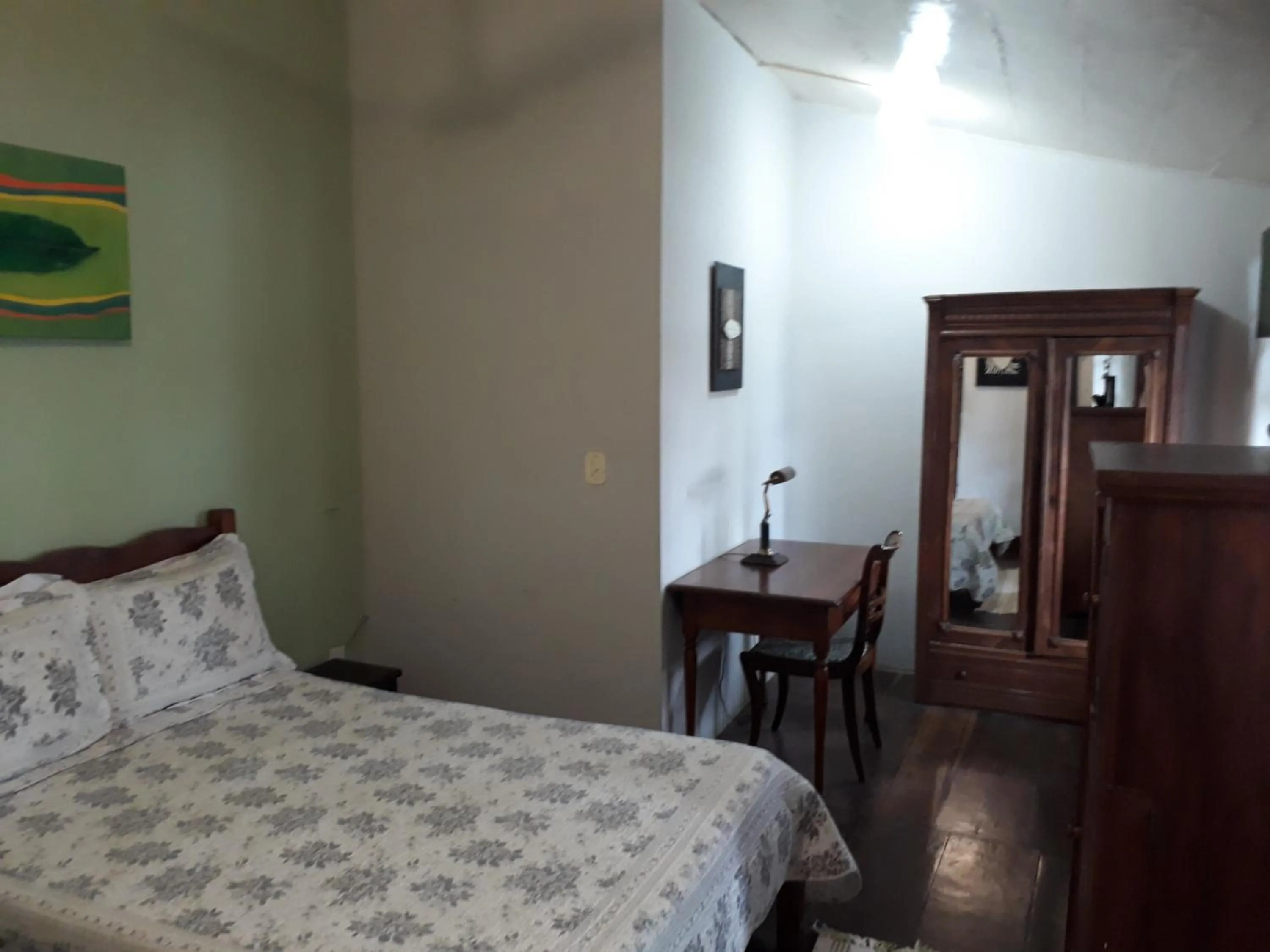 Photo of the whole room in Pousada Arte Colonial - Casarão Histórico do Séc XVIII - Lancha Própria