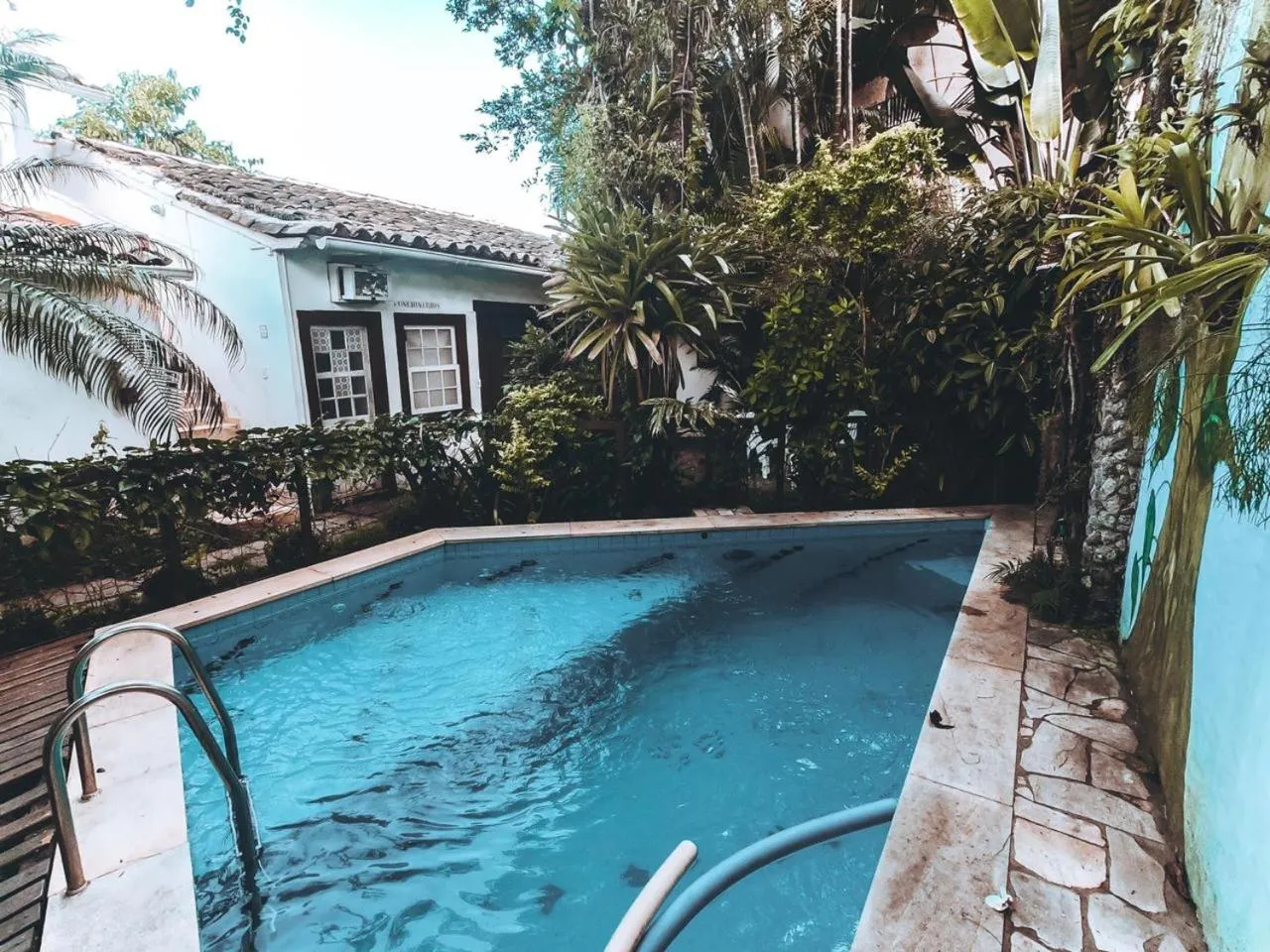 Swimming pool in Pousada Arte Colonial - Casarão Histórico do Séc XVIII - Lancha Própria