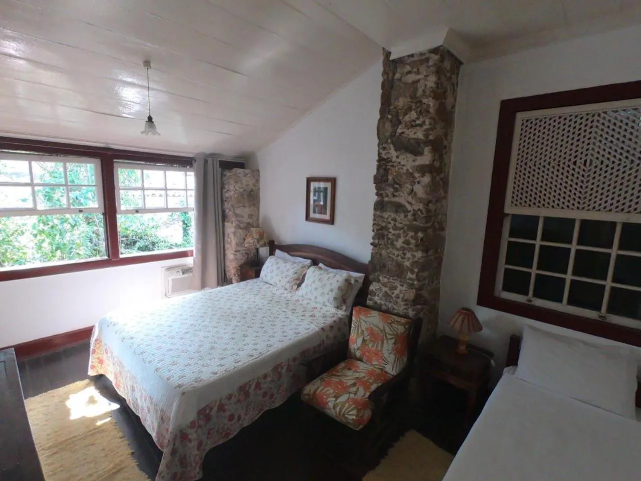 Photo of the whole room in Pousada Arte Colonial - Casarão Histórico do Séc XVIII - Lancha Própria