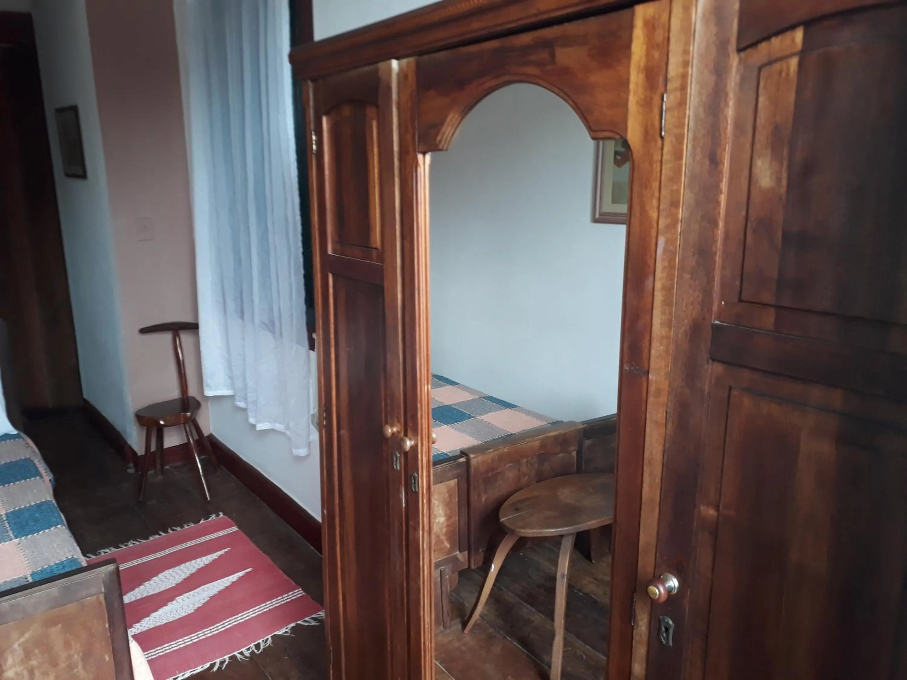 Photo of the whole room in Pousada Arte Colonial - Casarão Histórico do Séc XVIII - Lancha Própria