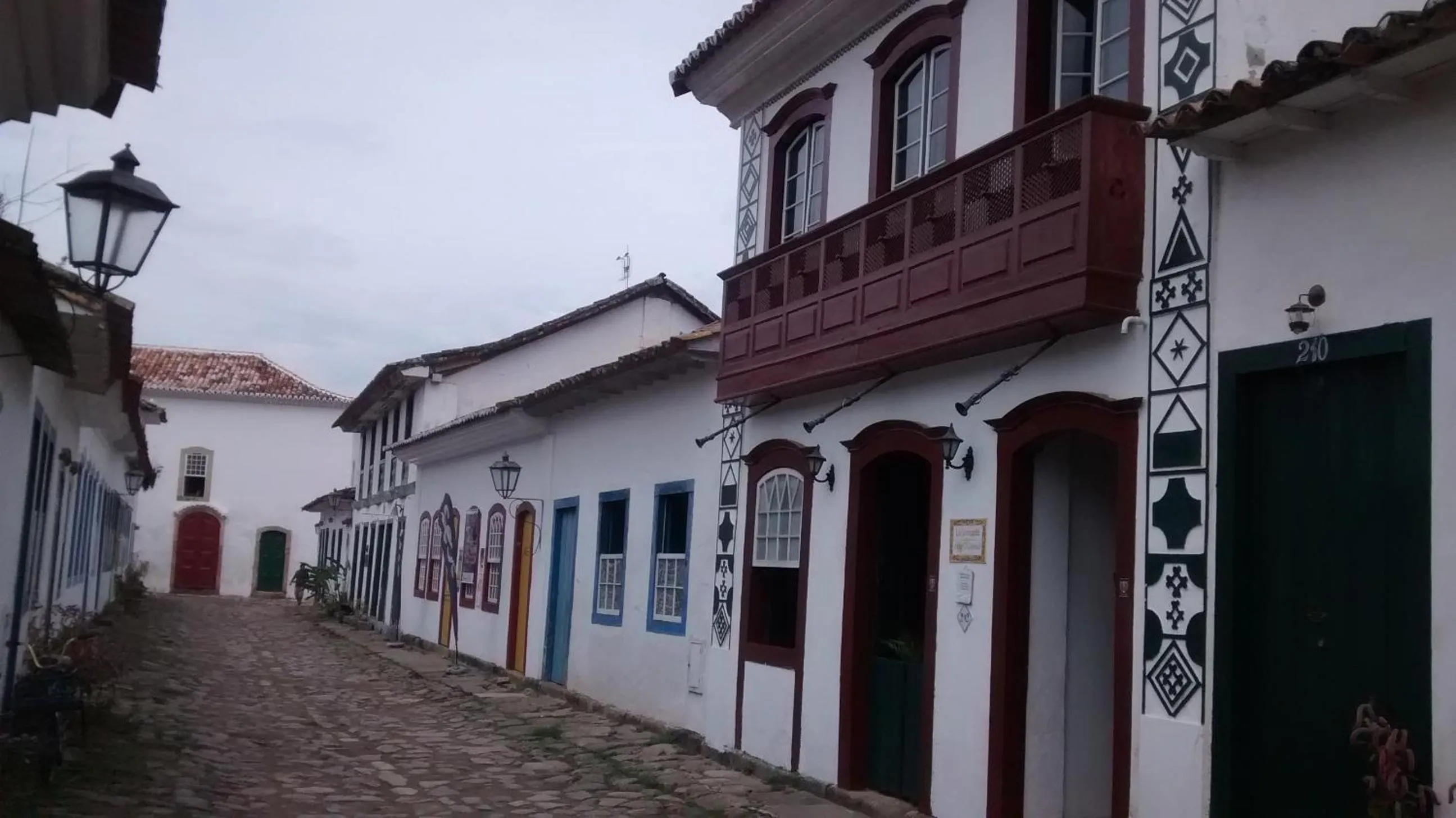 Facade/entrance in Pousada Arte Colonial - Casarão Histórico do Séc XVIII - Lancha Própria