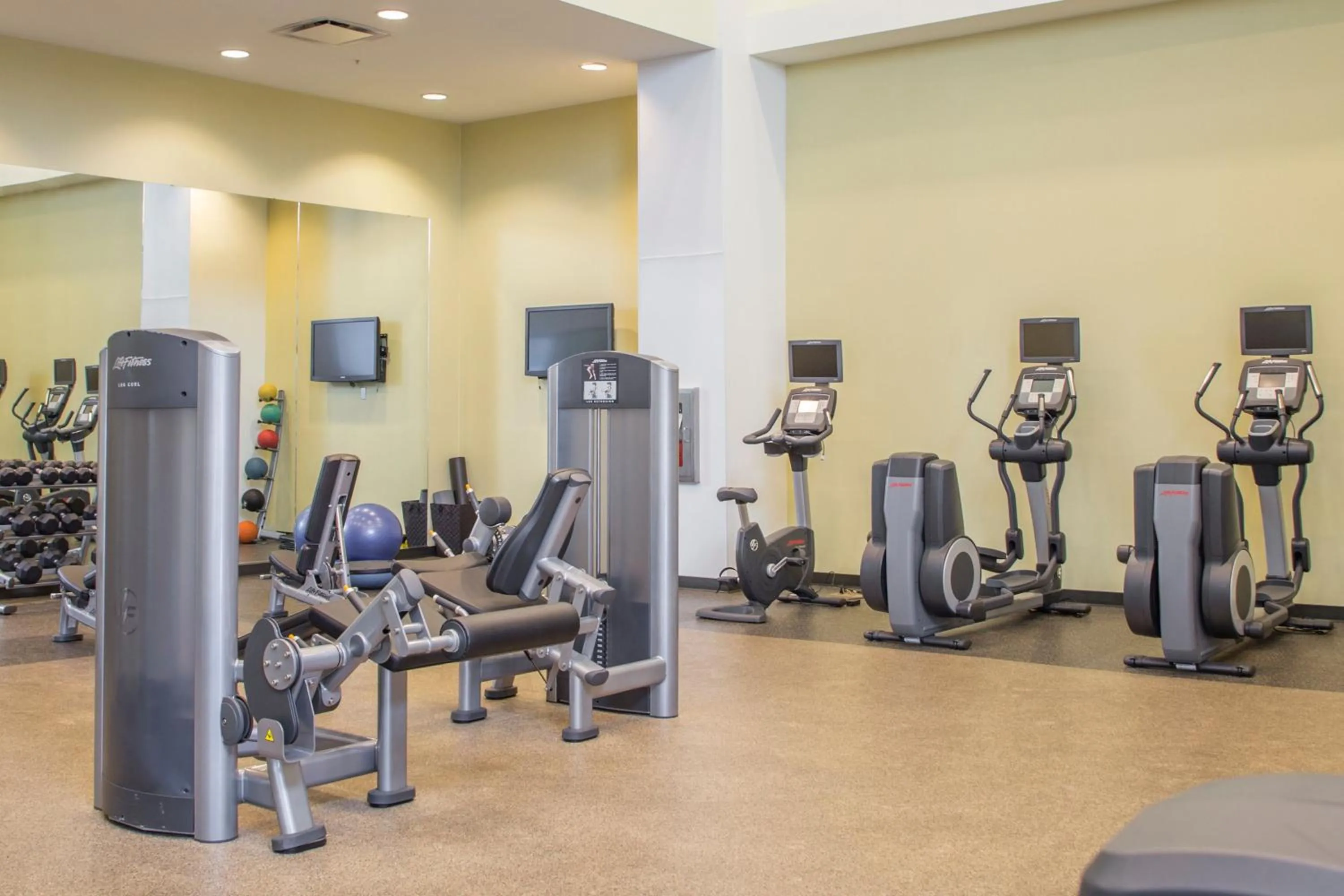 Fitness centre/facilities in Louisville Marriott East
