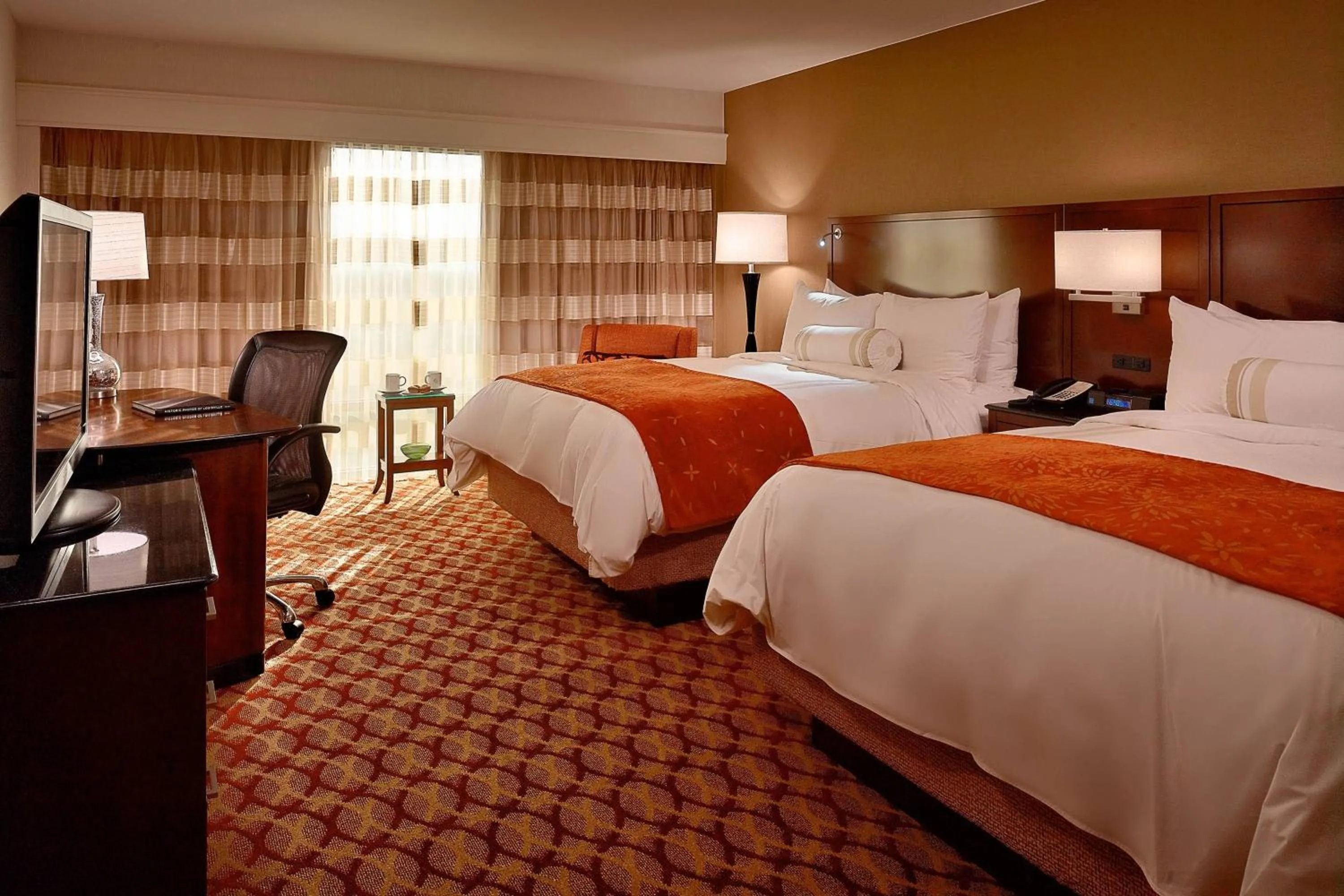 Photo of the whole room, Bed in Louisville Marriott East