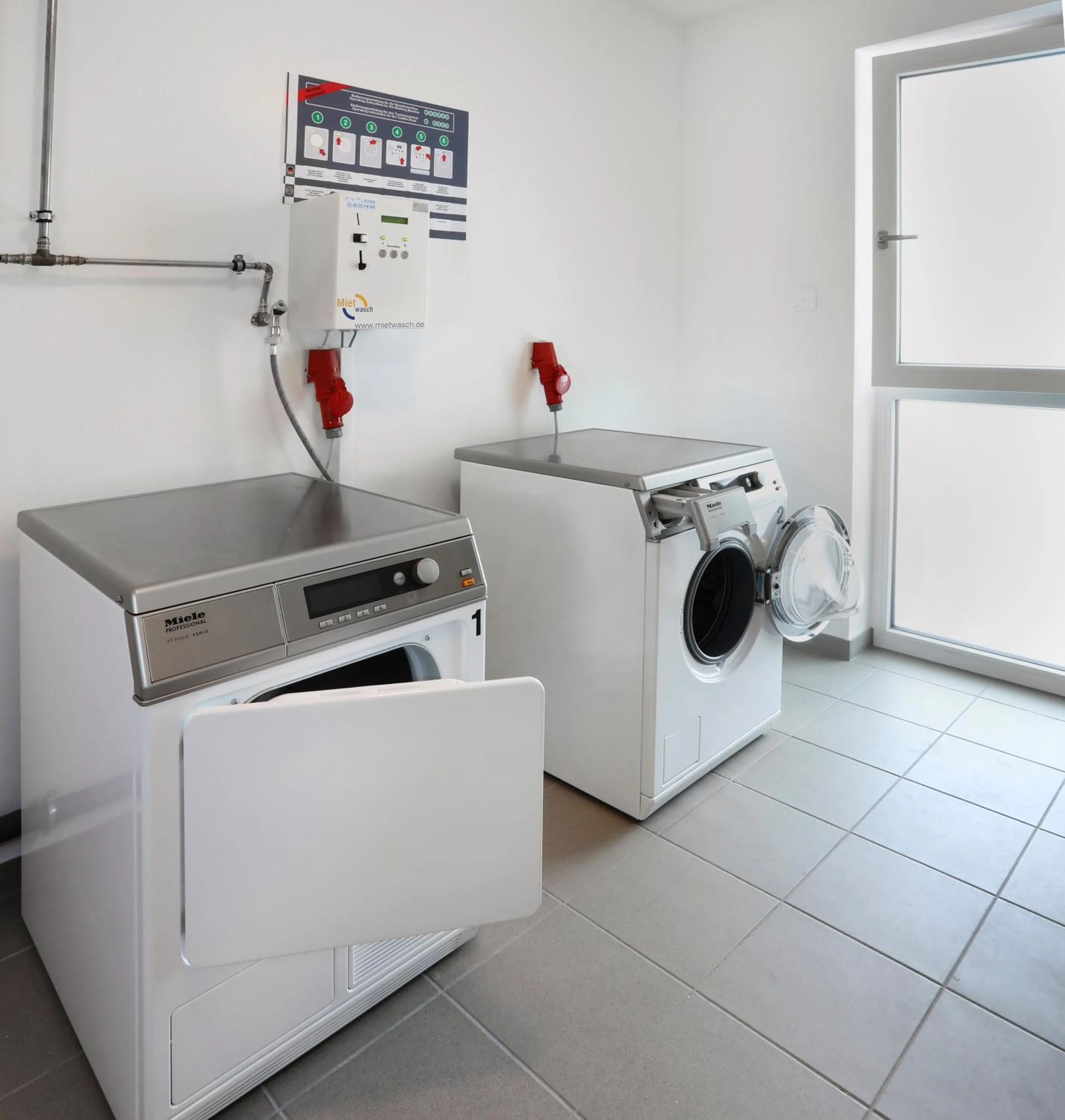 washing machine in Apartment Hotel 37