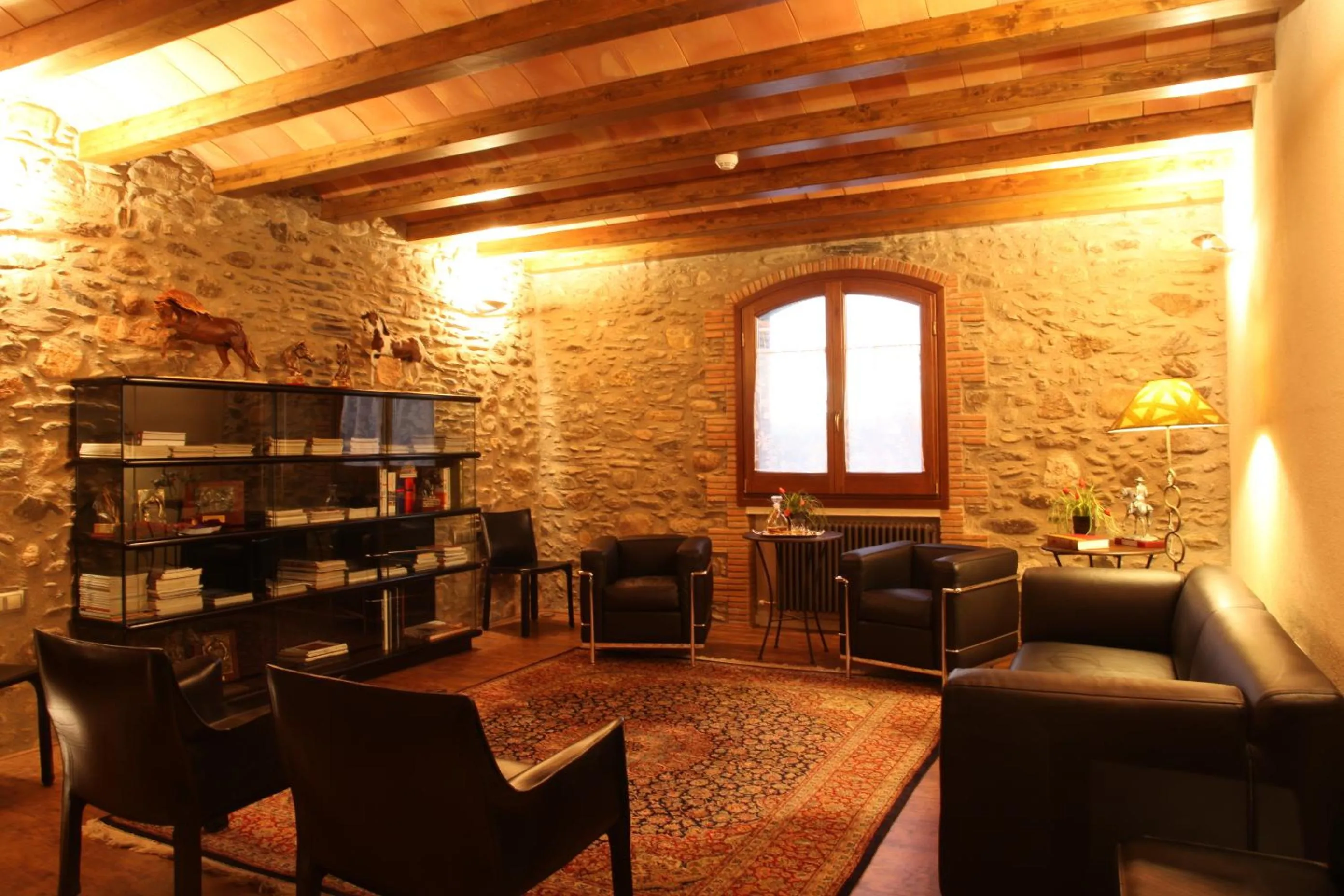 Communal lounge/ TV room in Hotel Rural Can Vila