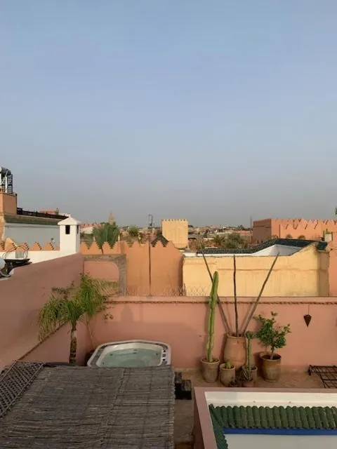 Property building in Riad Sin