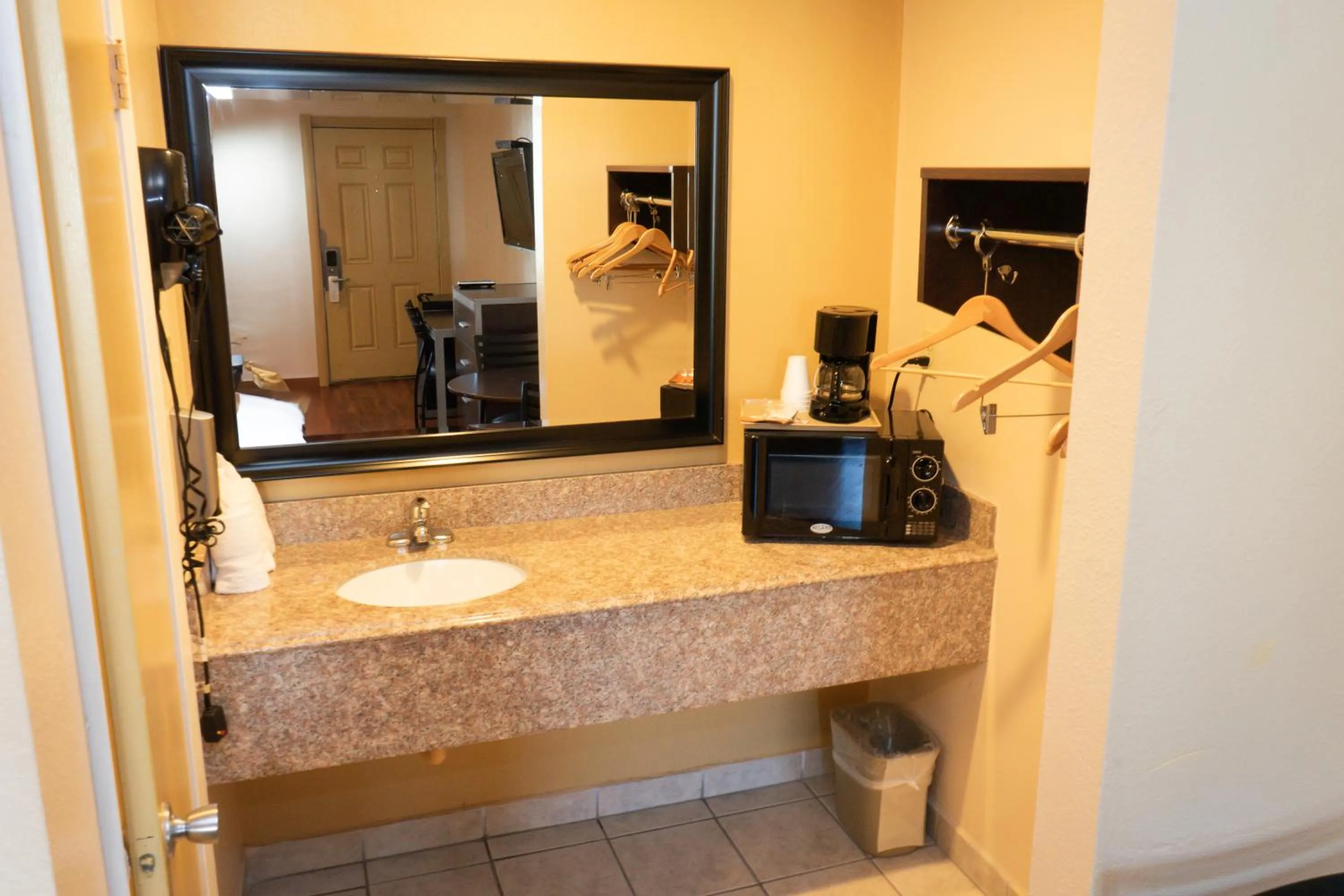 Colonial Inn Hammond