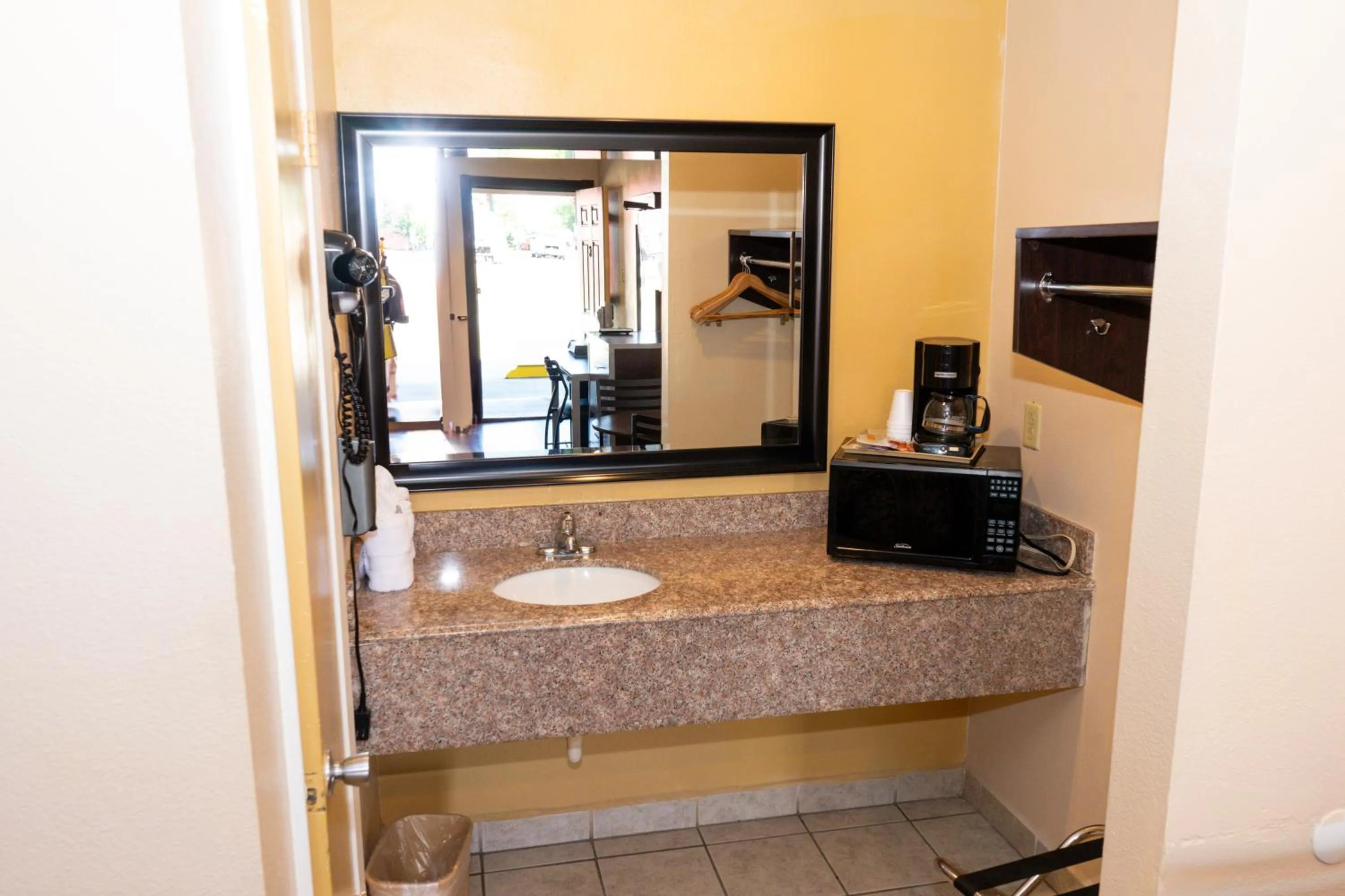 Colonial Inn Hammond