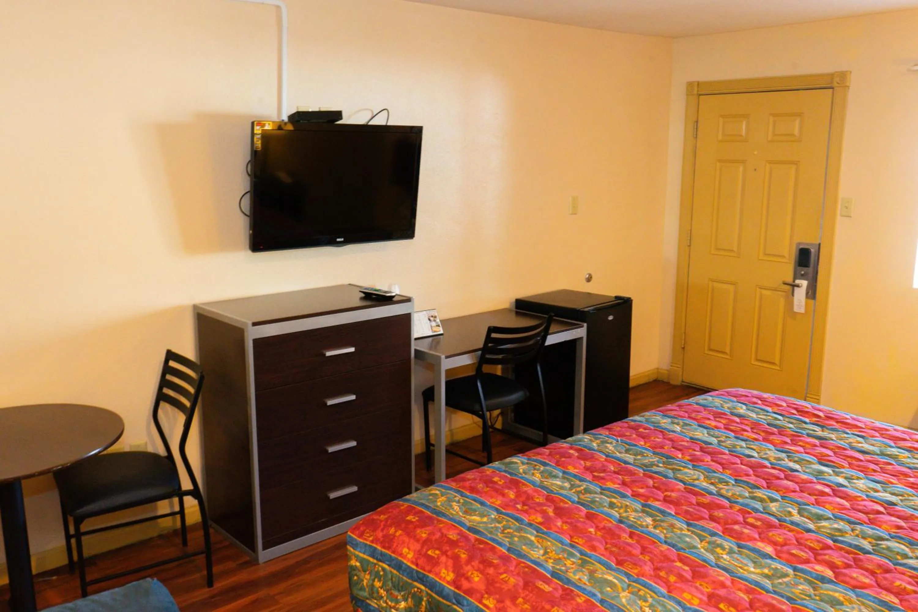 Bed in Colonial Inn Hammond