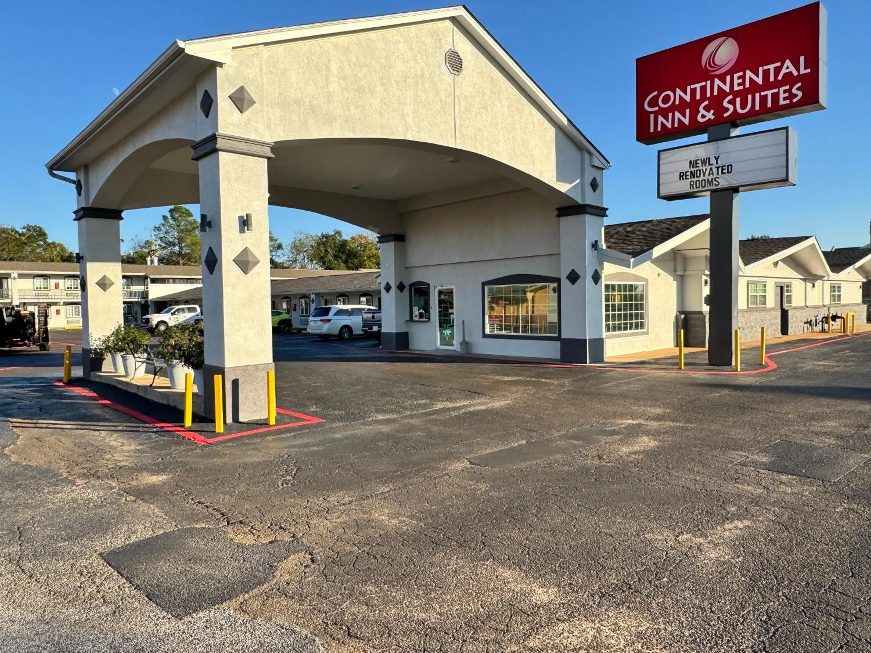 Property building in Continental Inn and Suites Nacogdoches TX SFA University Downtown