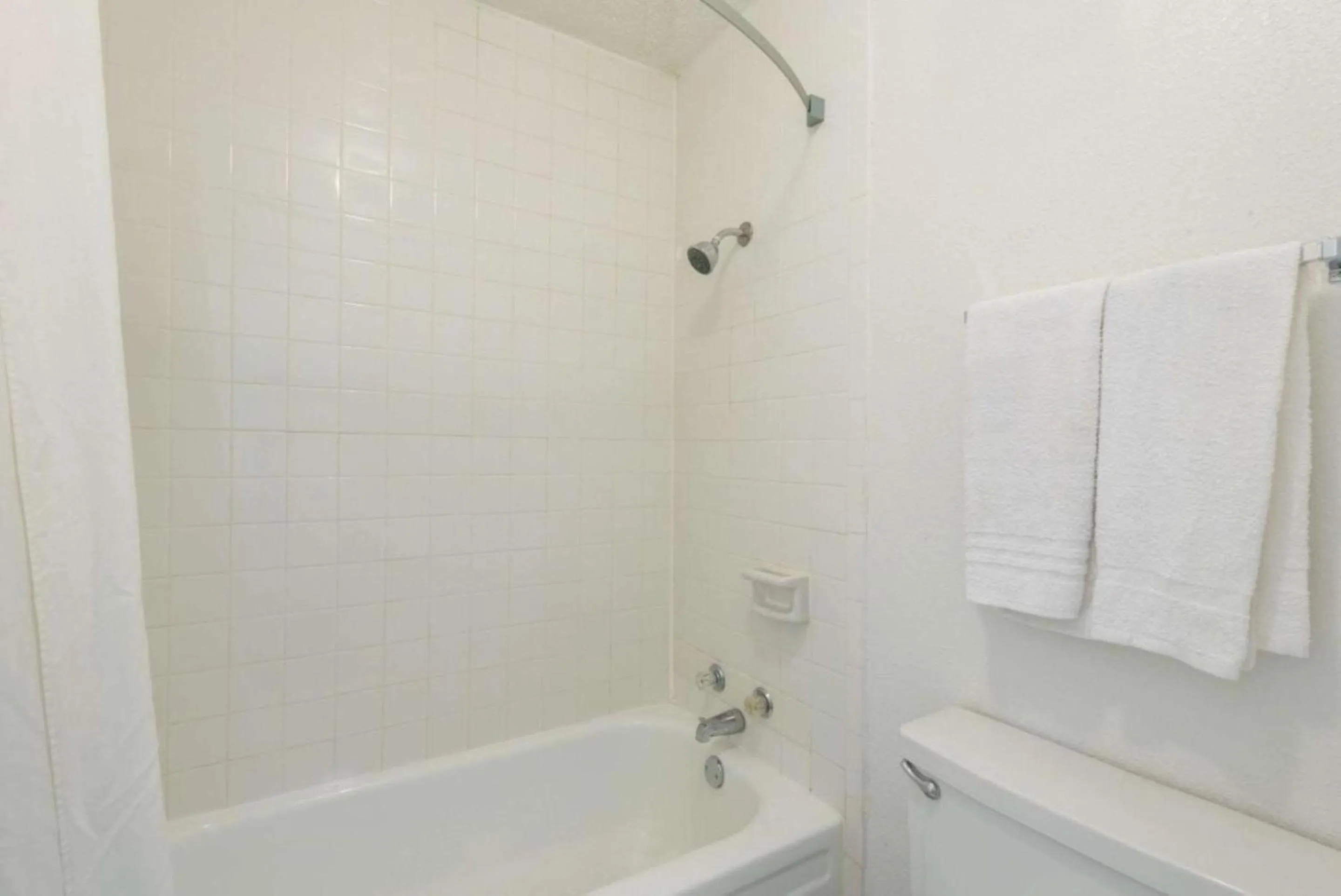 Shower in Castle inn & suites by OYO Lawton