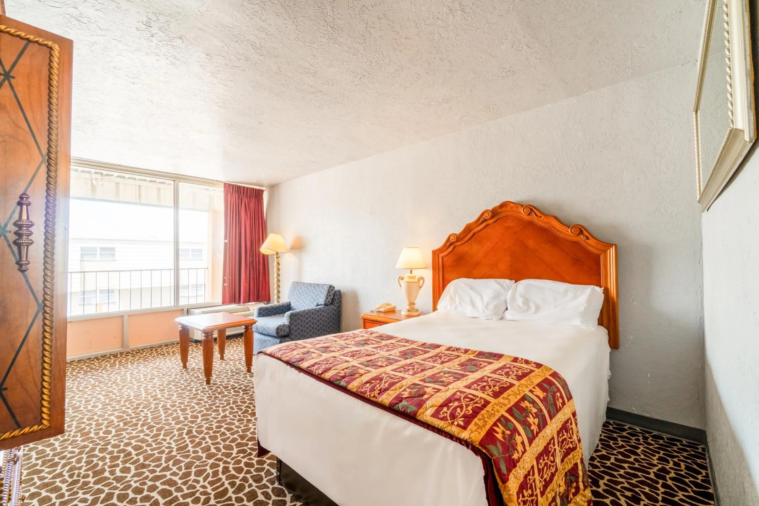 Bedroom, Bed in Castle inn & suites by OYO Lawton