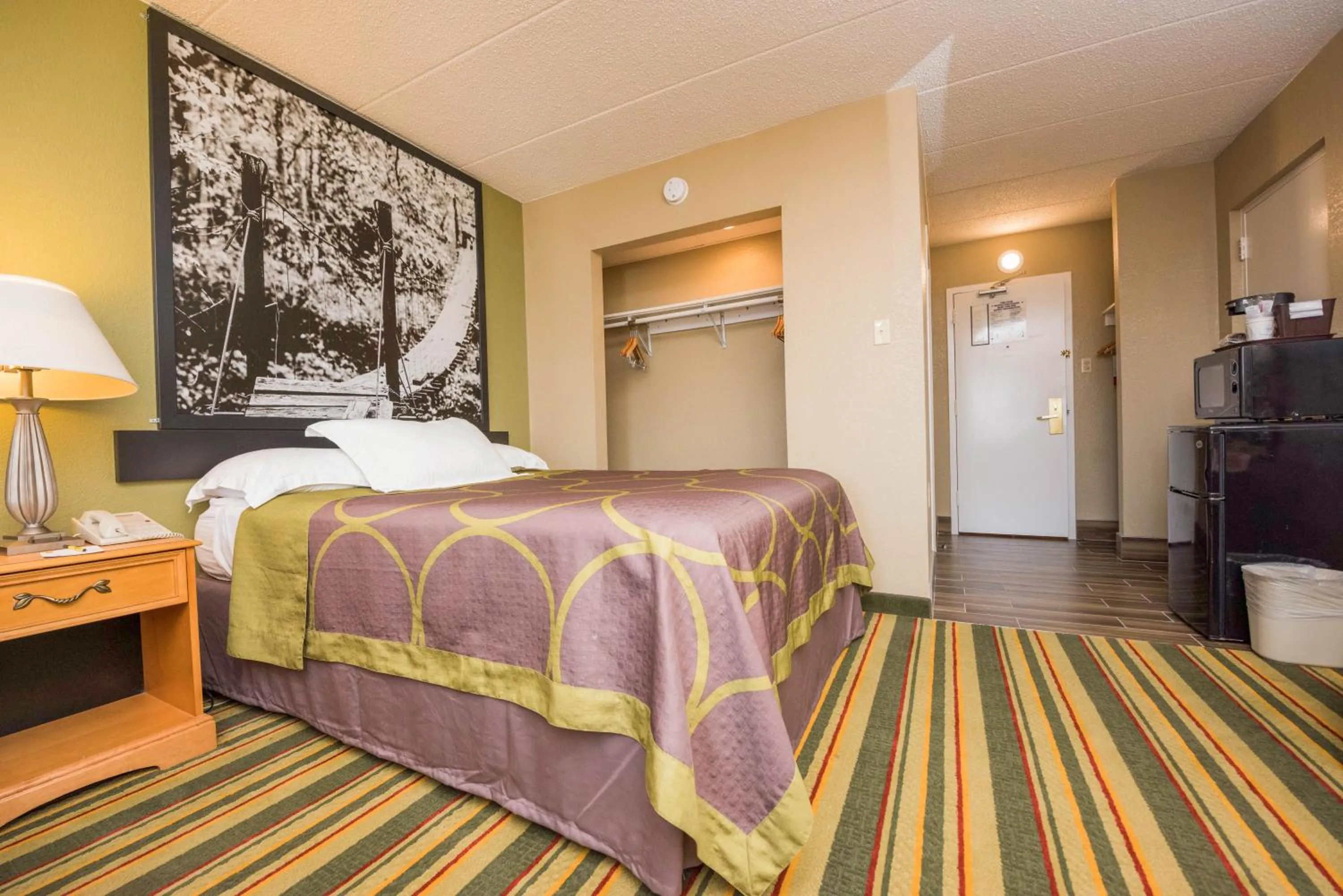 Bedroom in Super 8 by Wyndham Frederick