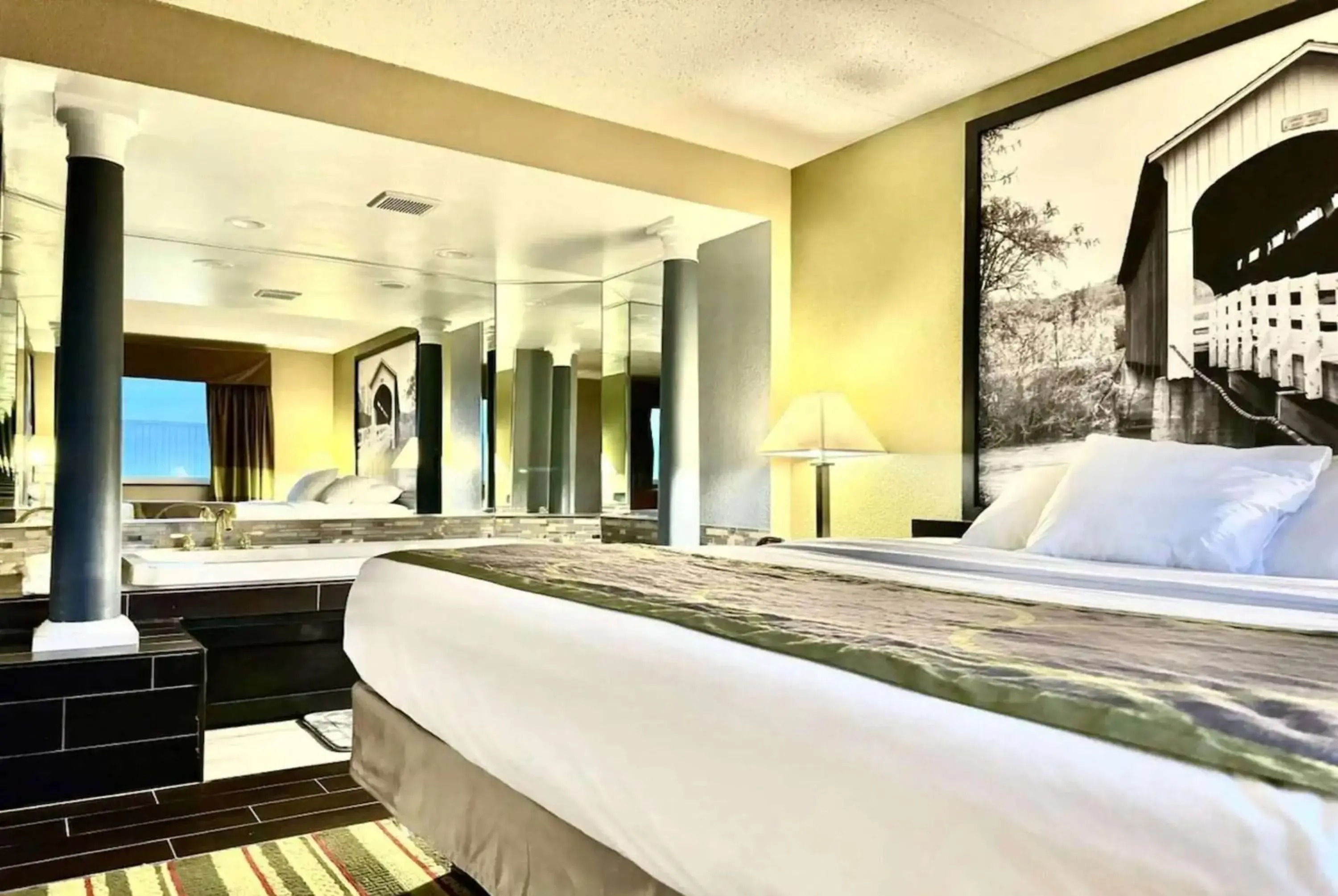 King Suite with Jetted Tub - Non-Smoking in Super 8 by Wyndham Frederick King Suite with Jetted Tub - Non-Smoking in Super 8 by Wyndham Frederick