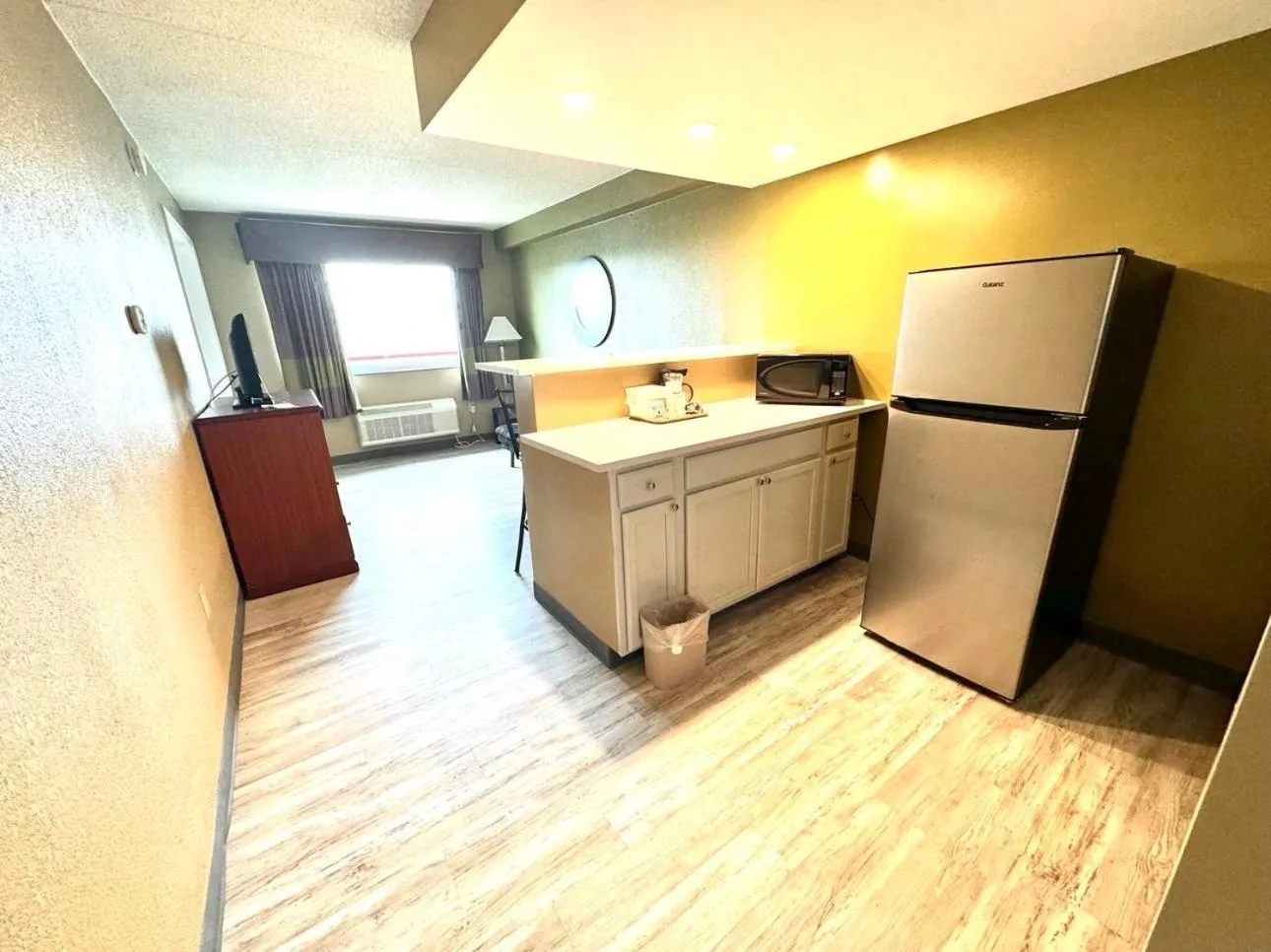 Kitchen or kitchenette in Super 8 by Wyndham Frederick
