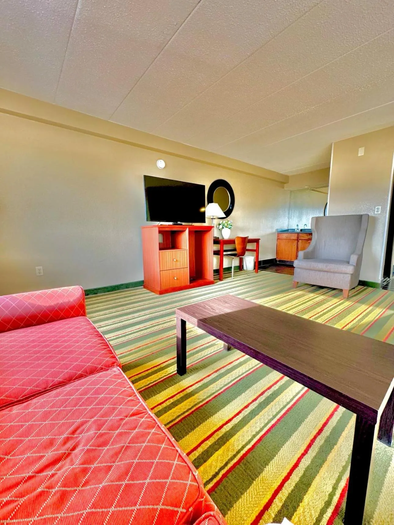 Living room in Super 8 by Wyndham Frederick