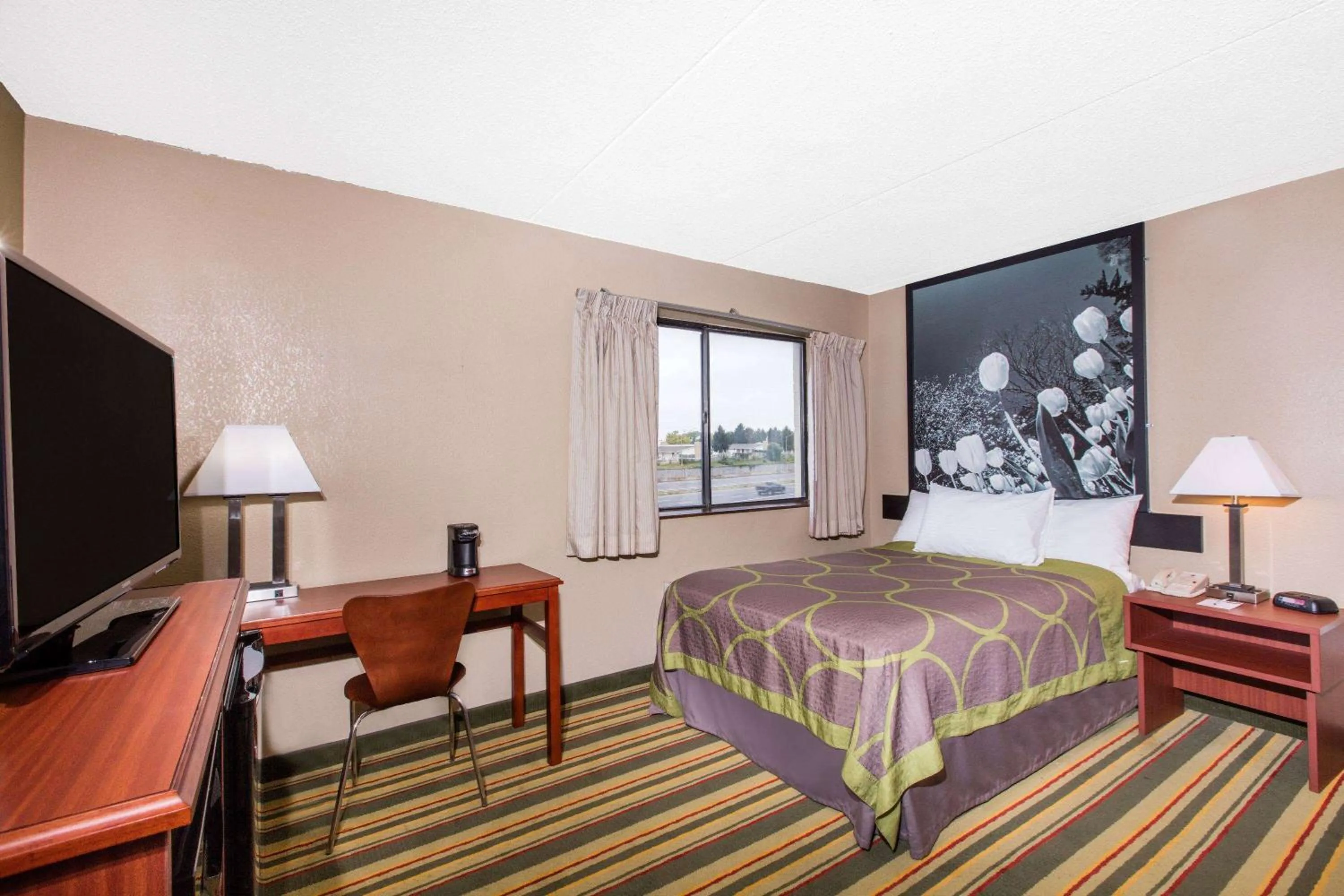 Photo of the whole room in Super 8 by Wyndham Frederick