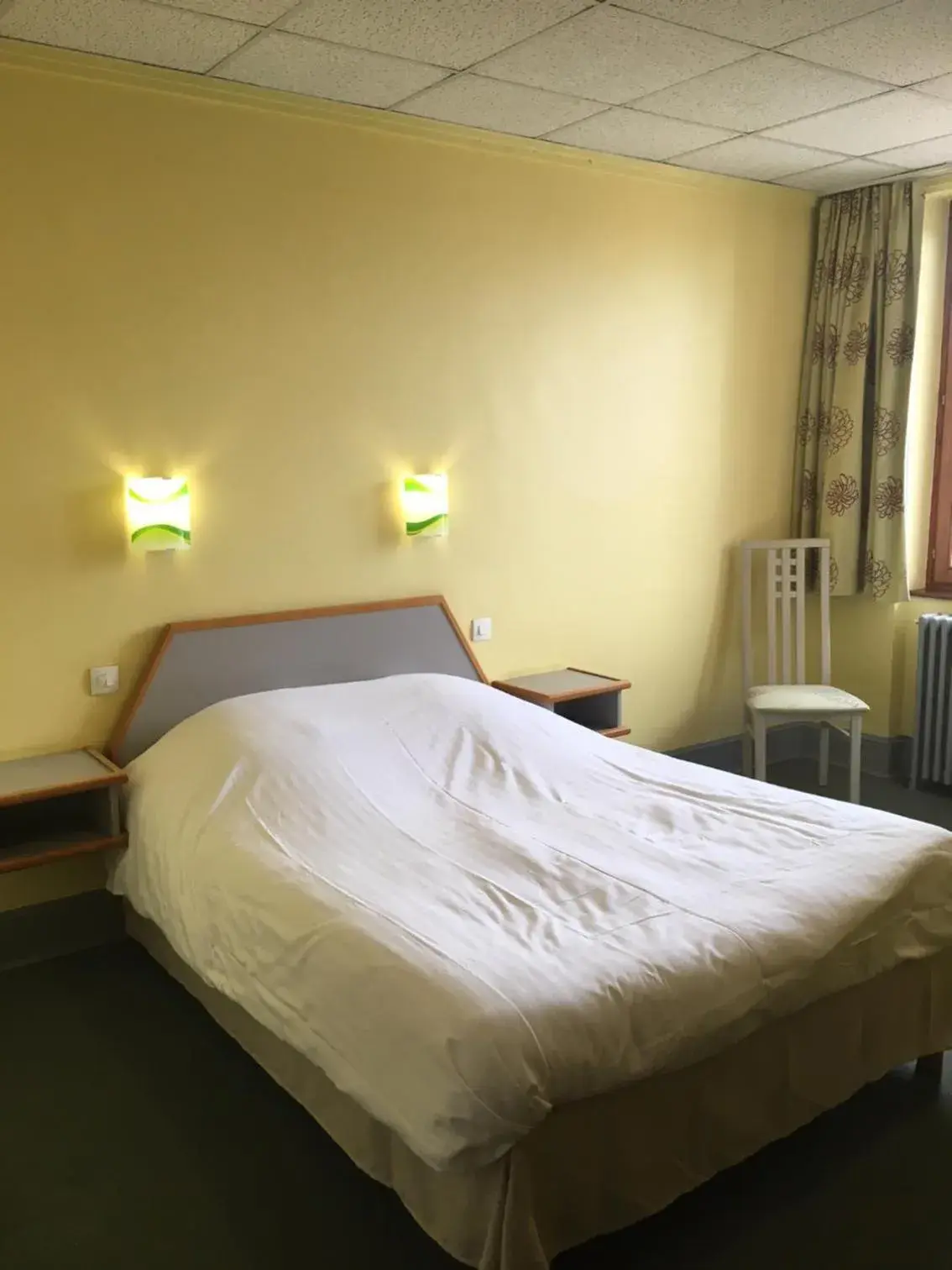 Standard Single Room with Shower - single occupancy in Hostellerie d'Alsace Standard Single Room with Shower - single occupancy in Hostellerie d'Alsace