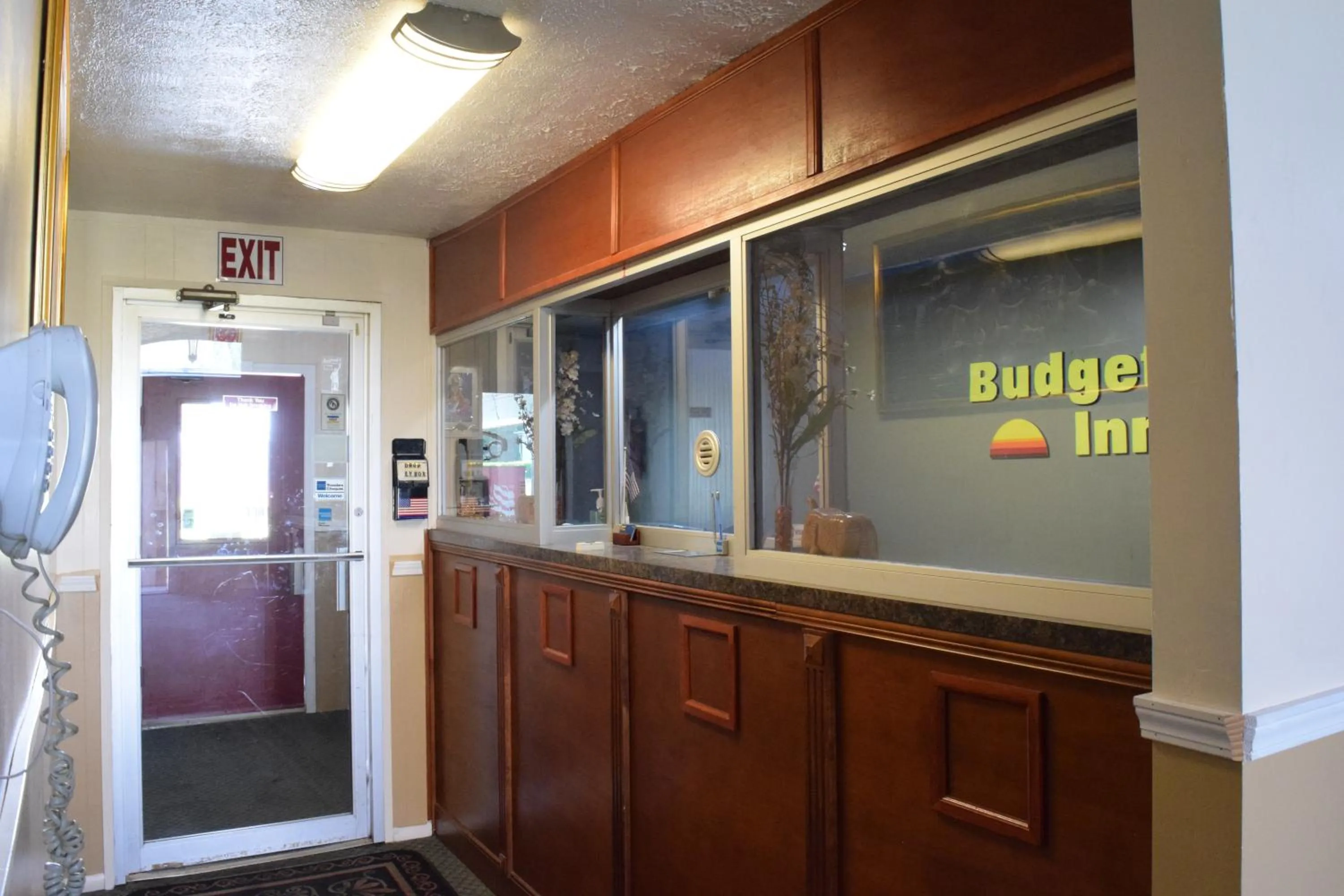 Lobby or reception in Budget Inn Ontario