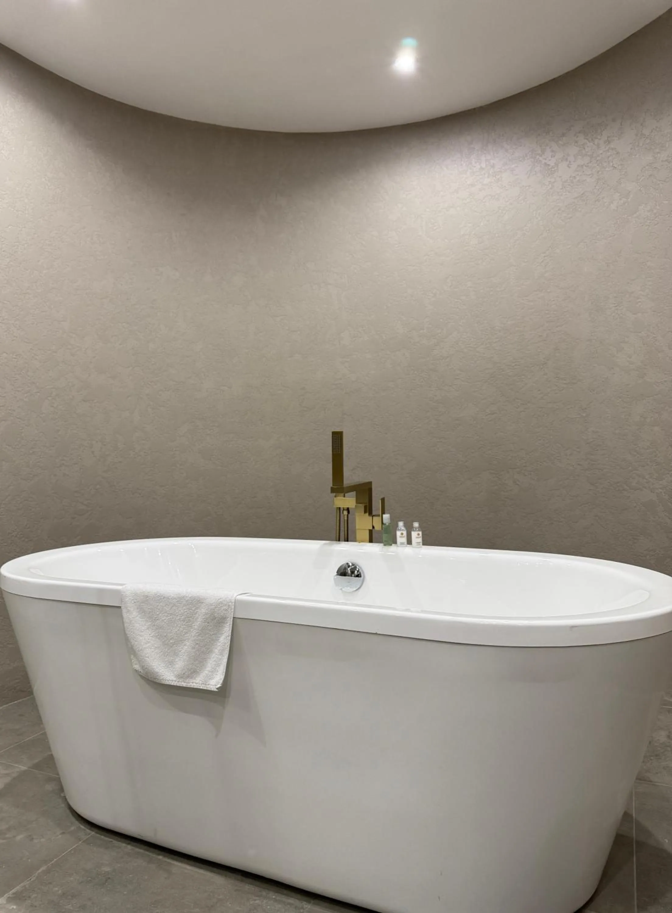 Bath in Donatello Boutique Hotel