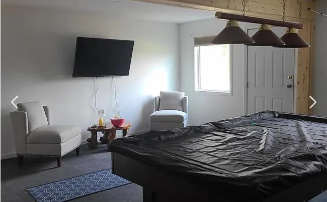 Evening entertainment, Bed in Twin Peaks Resort