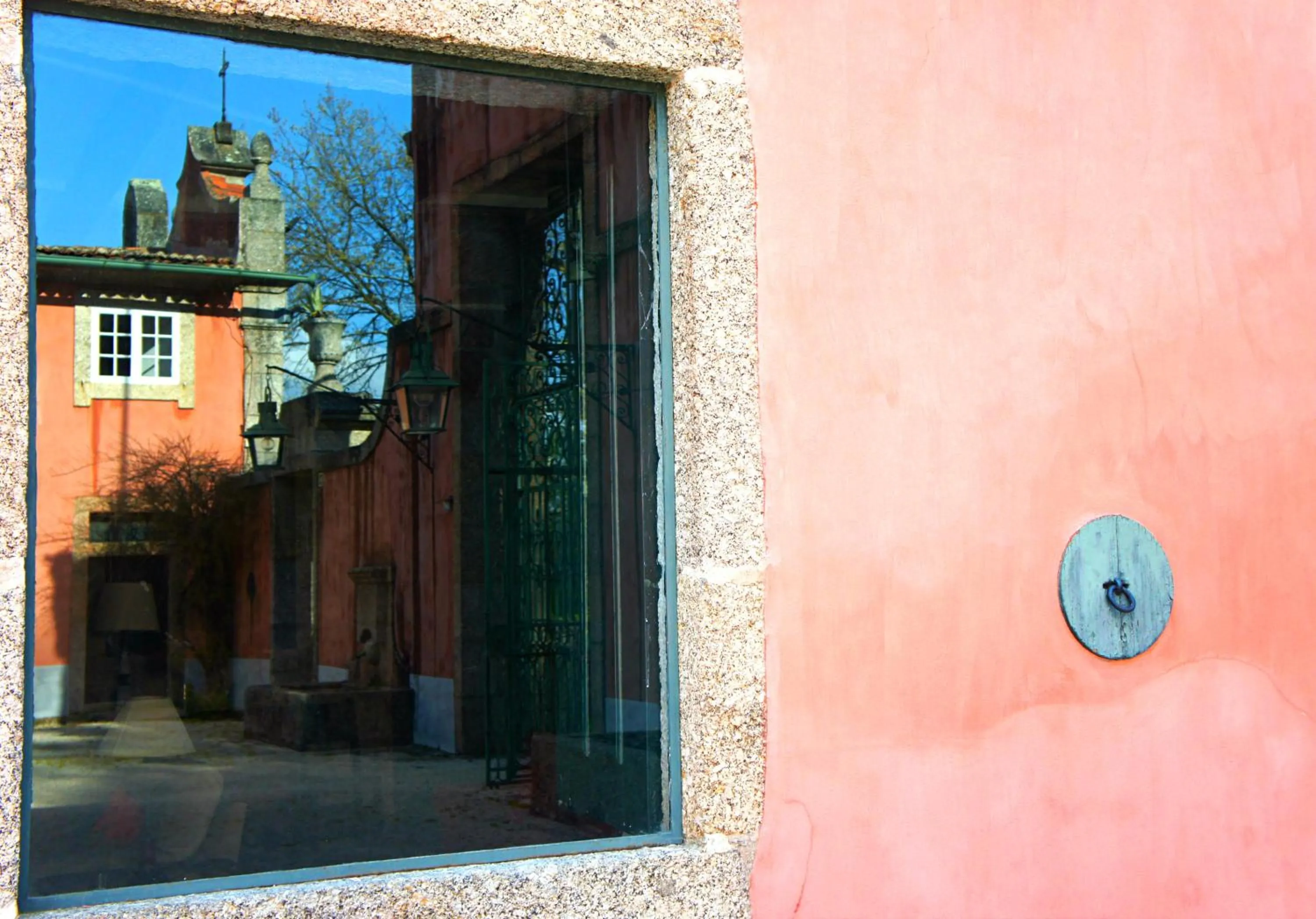 Facade/entrance in Casa de Sezim