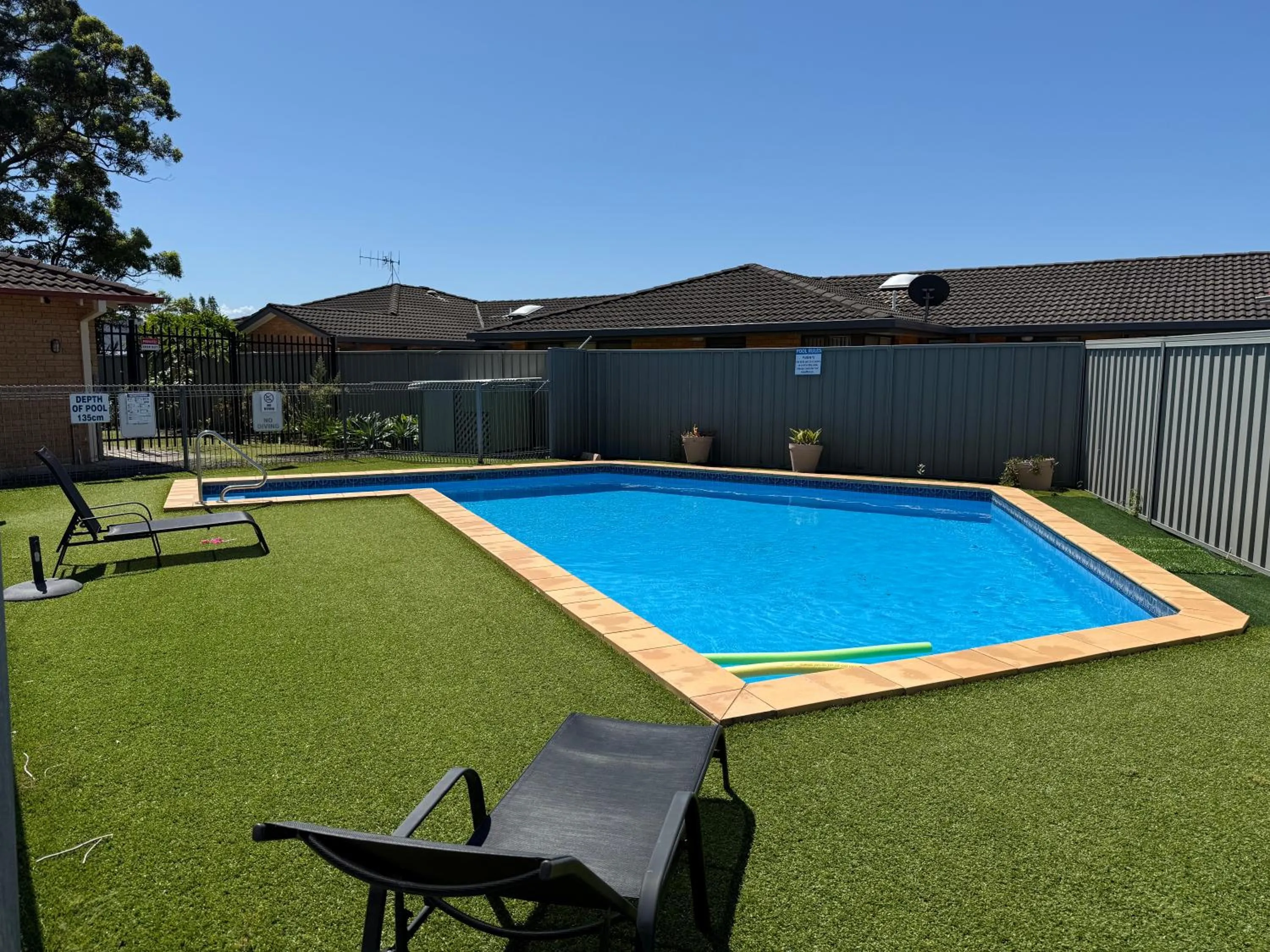 Swimming pool in Port O'Call Motel