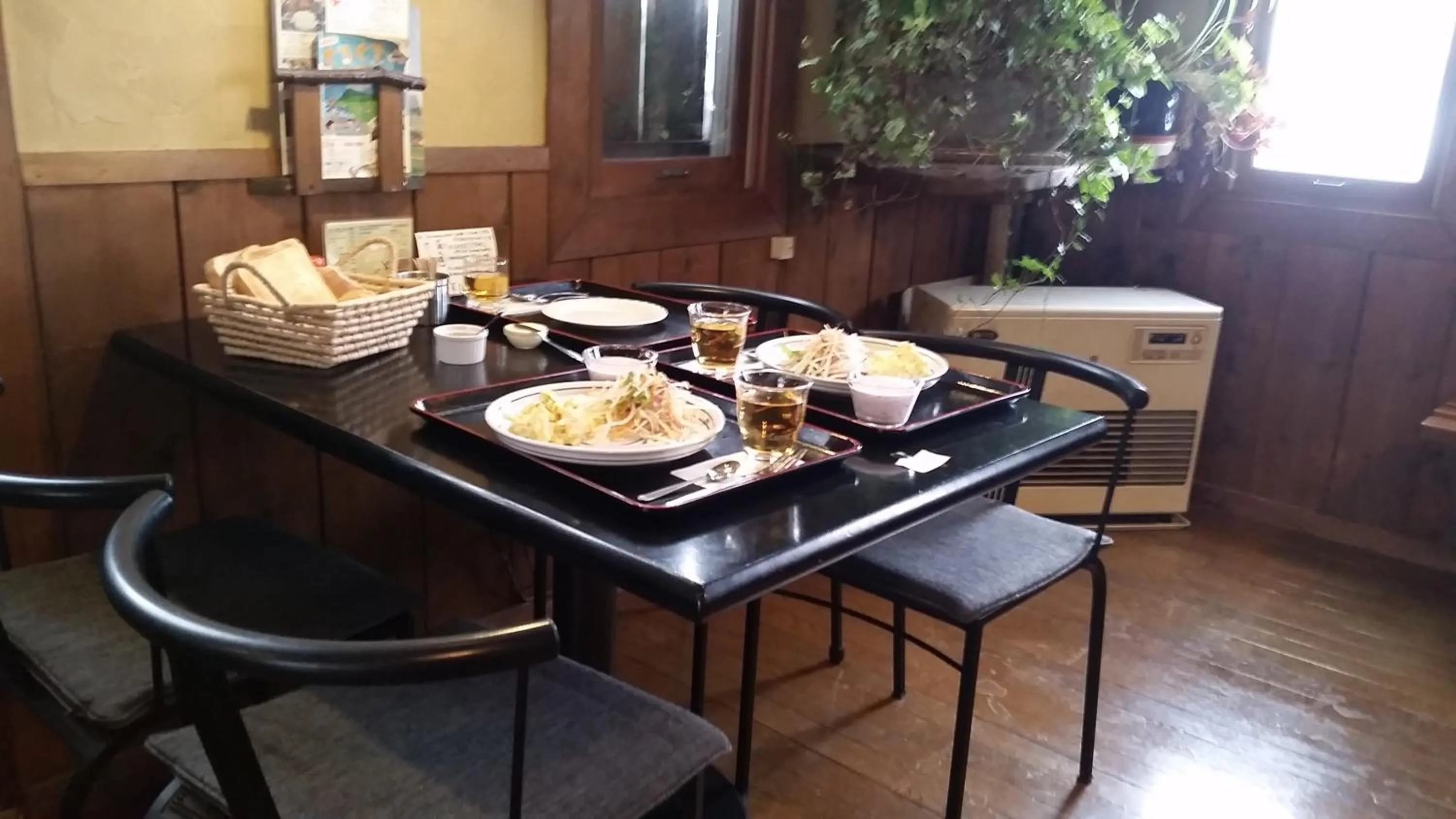 Food and drinks in Bistare Kana